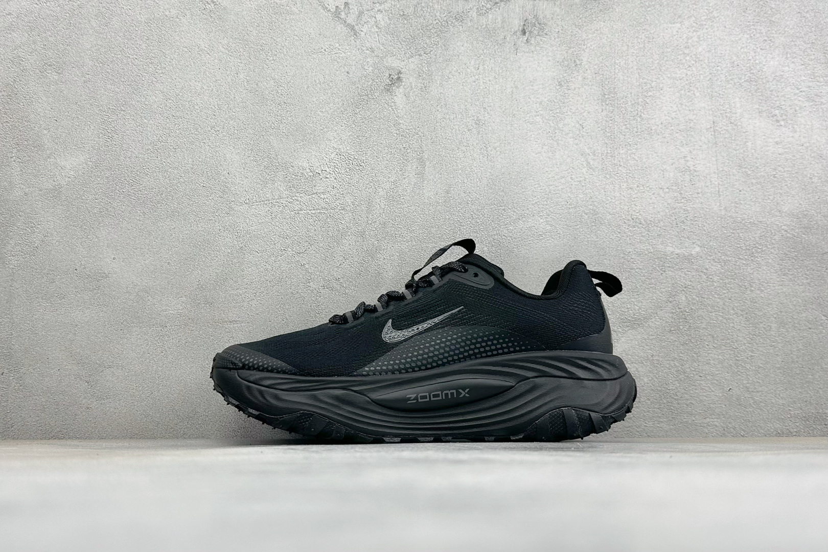 XM版NIKE ACG VOMERO TRAIL 防滑耐磨运动跑步鞋 兼顾迅疾外观和稳固脚感 后跟覆面和中足动态支撑巧妙