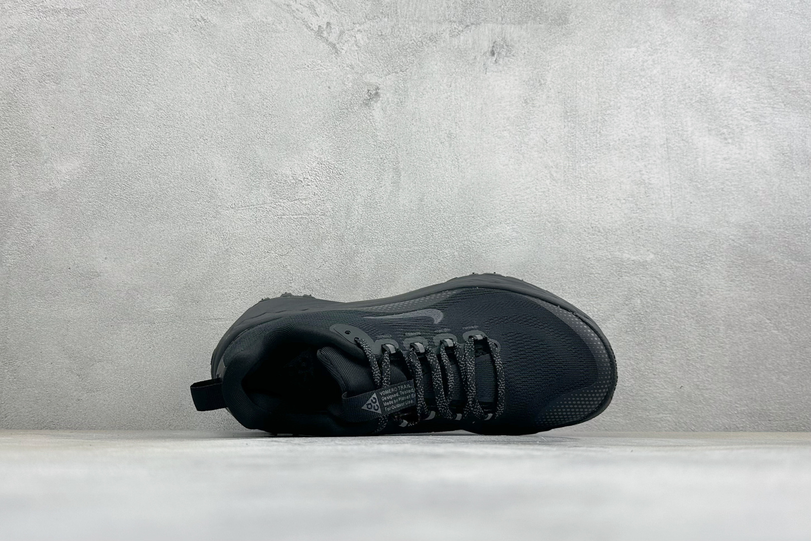 XM版NIKE ACG VOMERO TRAIL 防滑耐磨运动跑步鞋 兼顾迅疾外观和稳固脚感 后跟覆面和中足动态支撑巧妙