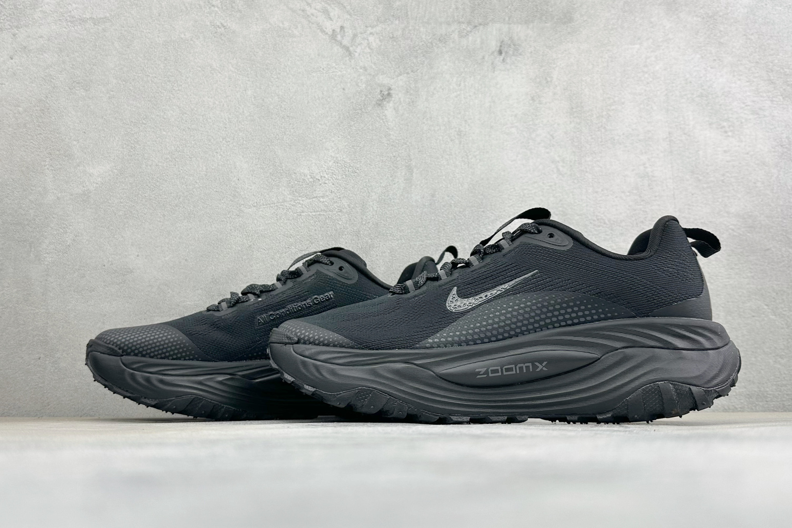 XM版NIKE ACG VOMERO TRAIL 防滑耐磨运动跑步鞋 兼顾迅疾外观和稳固脚感 后跟覆面和中足动态支撑巧妙