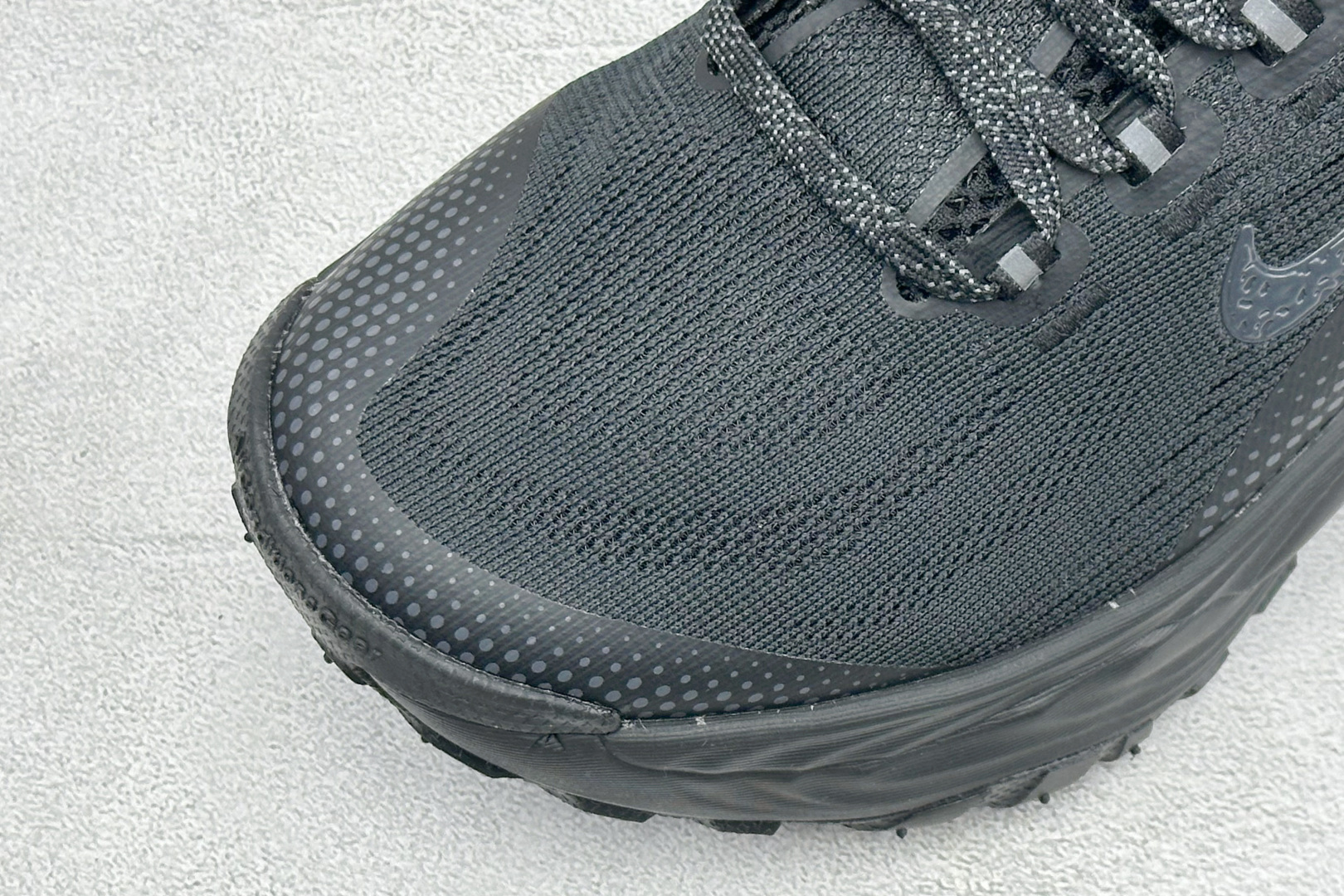 XM版NIKE ACG VOMERO TRAIL 防滑耐磨运动跑步鞋 兼顾迅疾外观和稳固脚感 后跟覆面和中足动态支撑巧妙