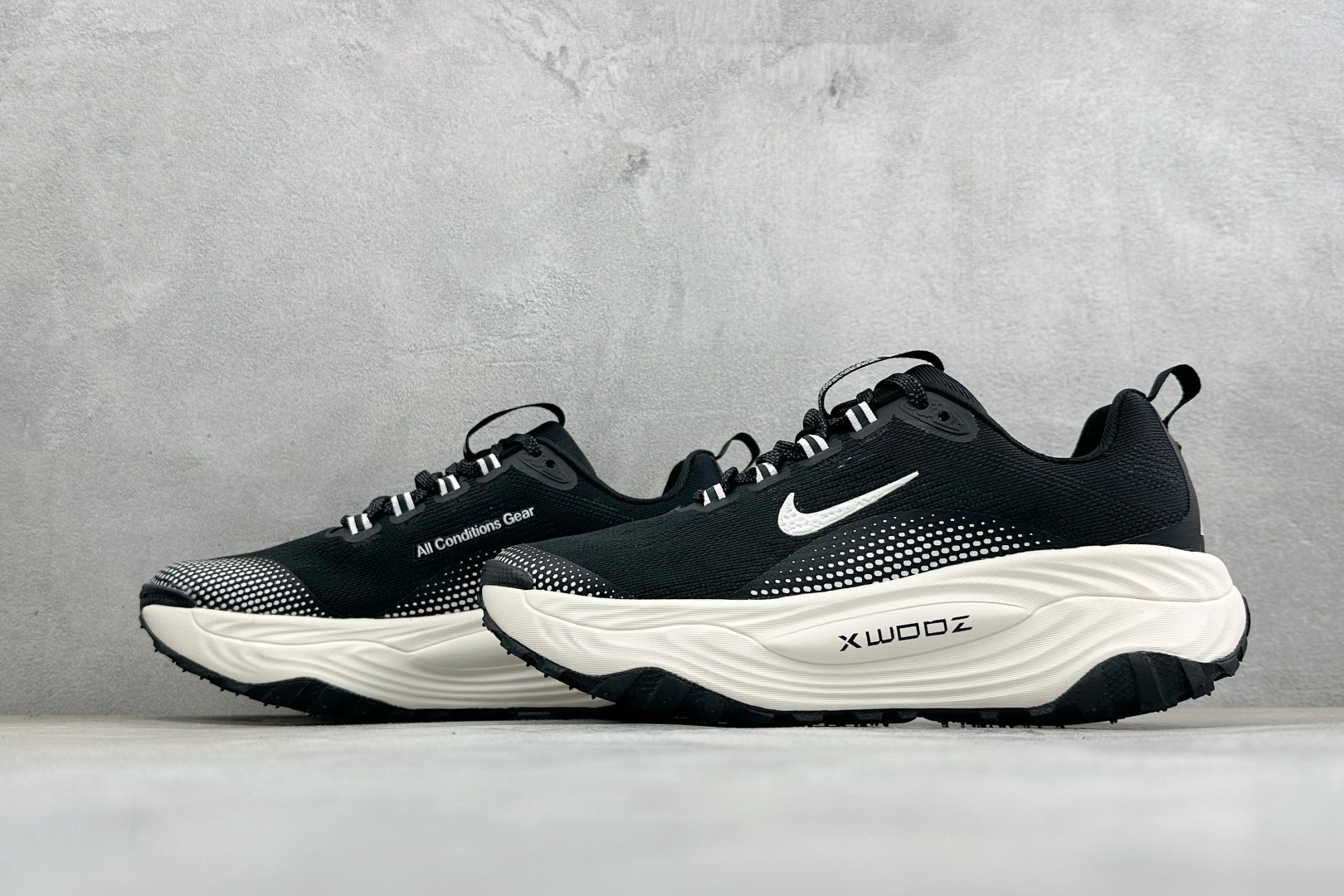 XM版NIKE ACG VOMERO TRAIL 防滑耐磨运动跑步鞋 兼顾迅疾外观和稳固脚感 后跟覆面和中足动态支撑巧妙