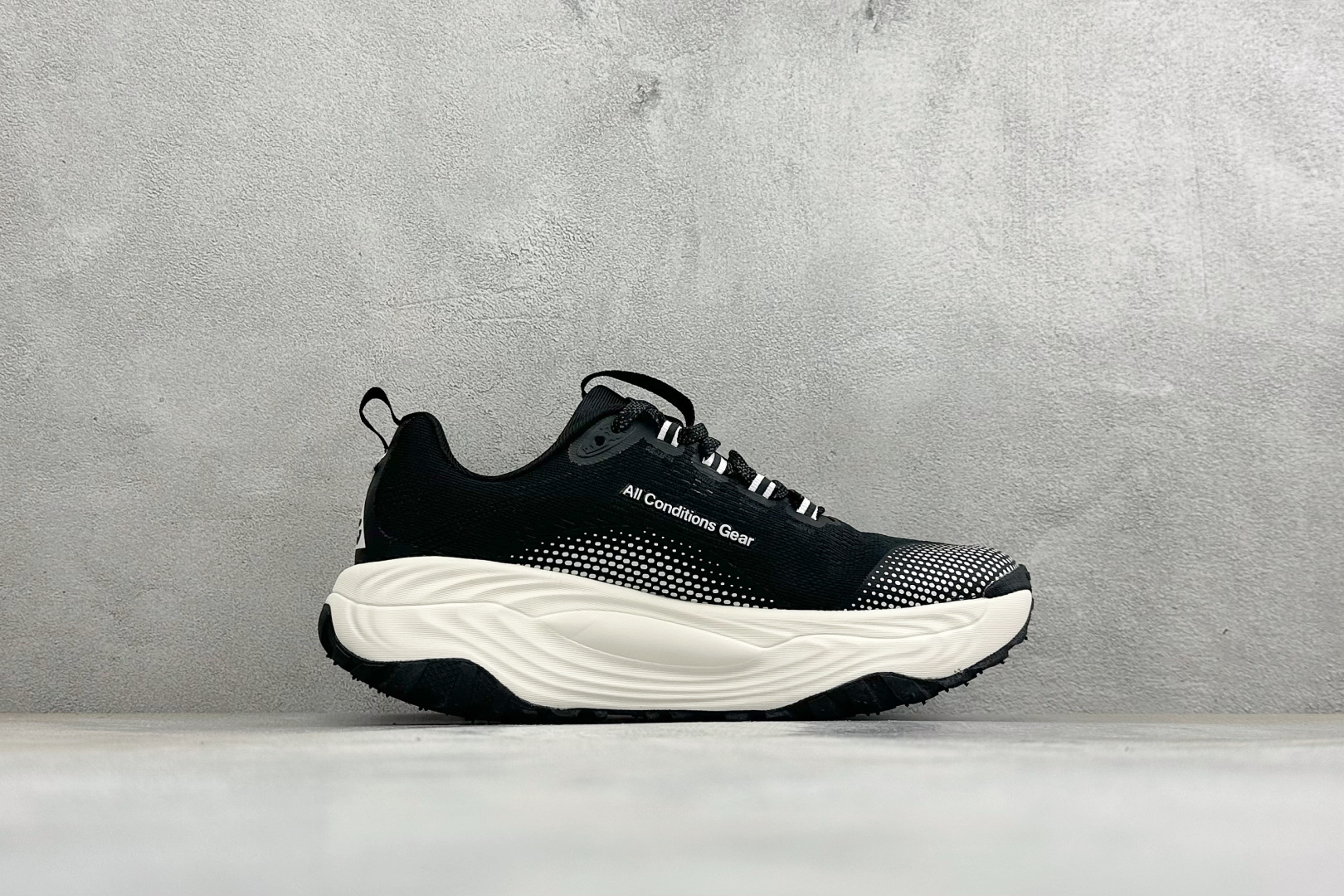 XM版NIKE ACG VOMERO TRAIL 防滑耐磨运动跑步鞋 兼顾迅疾外观和稳固脚感 后跟覆面和中足动态支撑巧妙