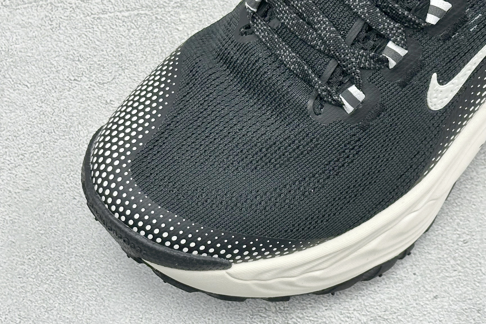 XM版NIKE ACG VOMERO TRAIL 防滑耐磨运动跑步鞋 兼顾迅疾外观和稳固脚感 后跟覆面和中足动态支撑巧妙