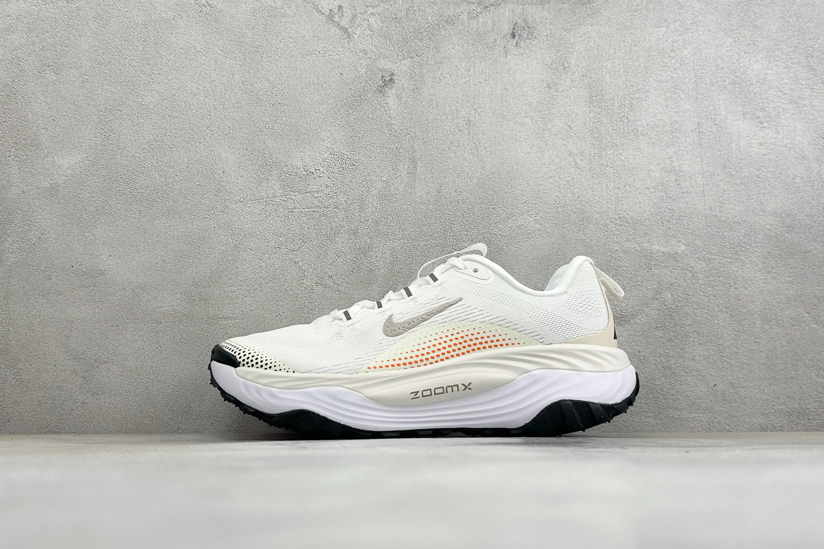 XM版NIKE ACG VOMERO TRAIL 防滑耐磨运动跑步鞋 兼顾迅疾外观和稳固脚感 后跟覆面和中足动态支撑巧妙