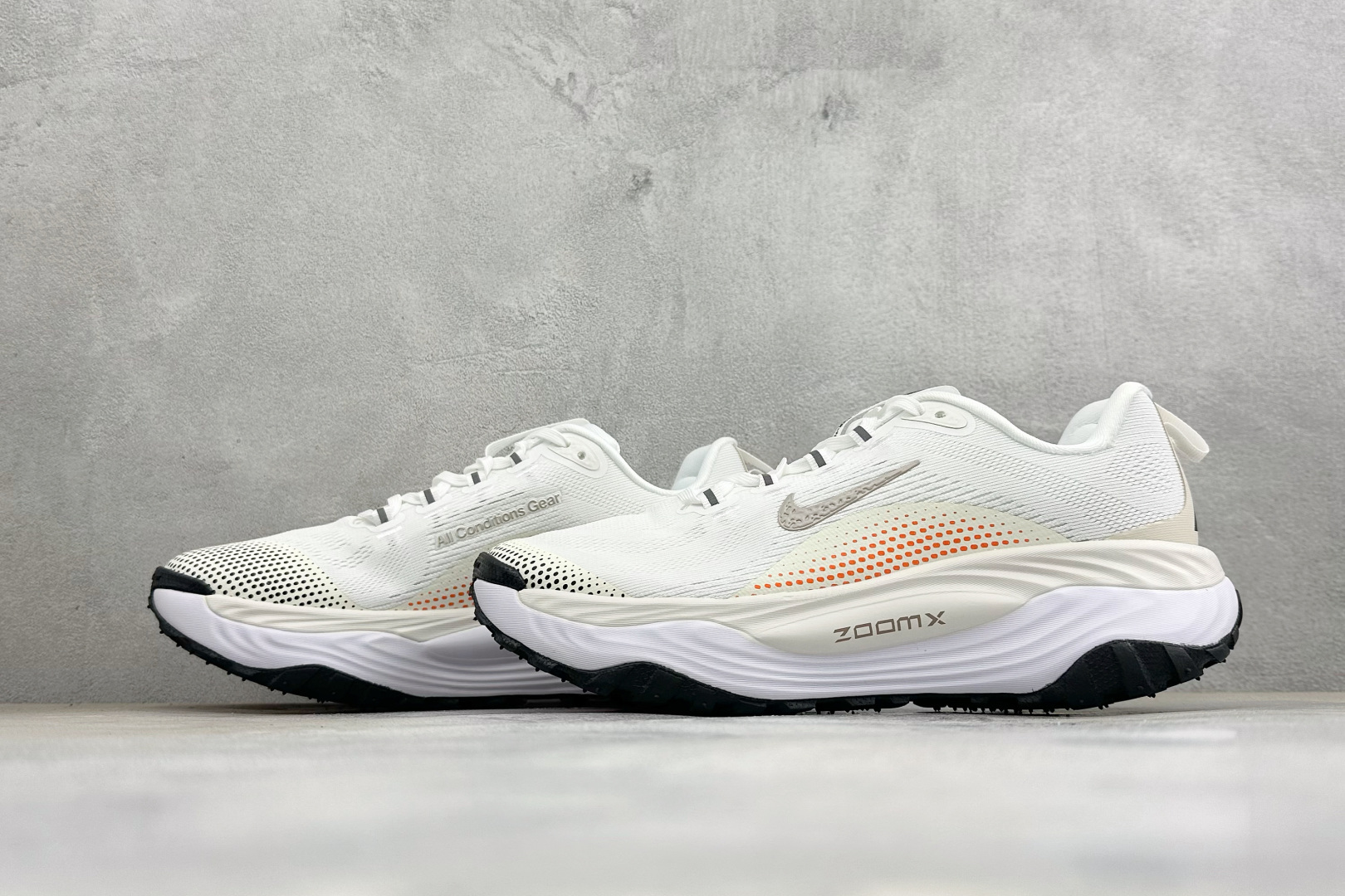 XM版NIKE ACG VOMERO TRAIL 防滑耐磨运动跑步鞋 兼顾迅疾外观和稳固脚感 后跟覆面和中足动态支撑巧妙 XM版NIKE ACG VOMERO TRAIL 防滑耐磨运动跑步鞋 兼顾迅疾外观和稳固脚感 后跟覆面和中足动态支撑巧妙