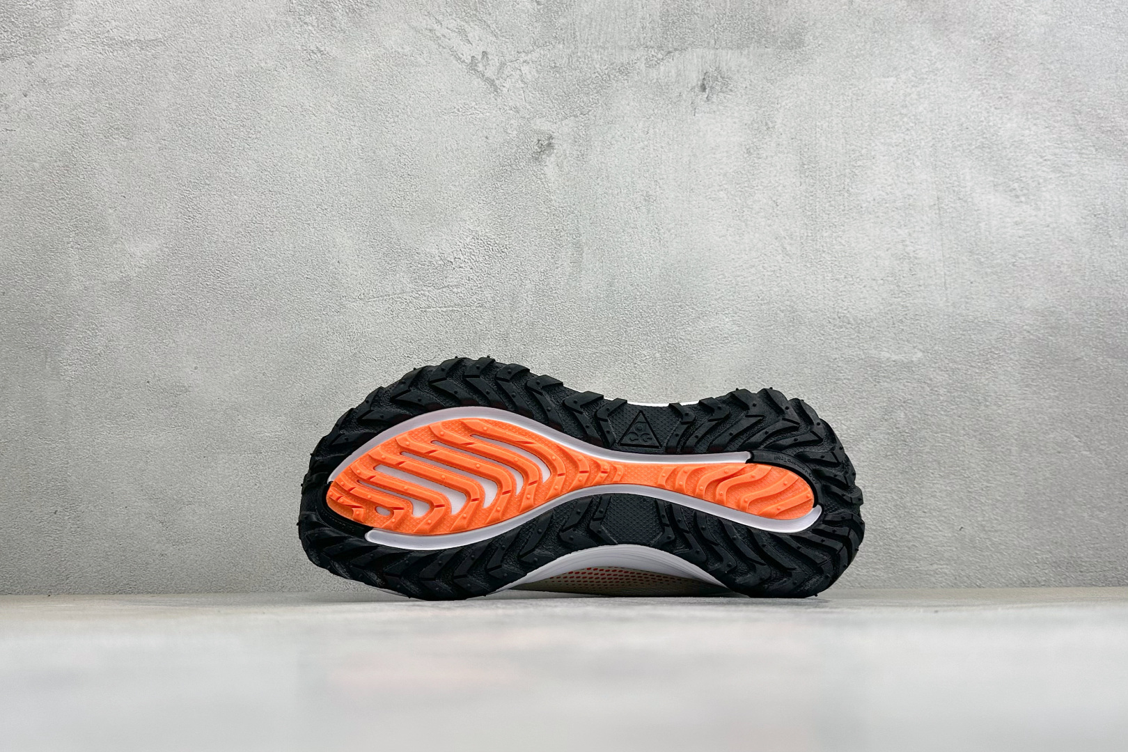 XM版NIKE ACG VOMERO TRAIL 防滑耐磨运动跑步鞋 兼顾迅疾外观和稳固脚感 后跟覆面和中足动态支撑巧妙 XM版NIKE ACG VOMERO TRAIL 防滑耐磨运动跑步鞋 兼顾迅疾外观和稳固脚感 后跟覆面和中足动态支撑巧妙