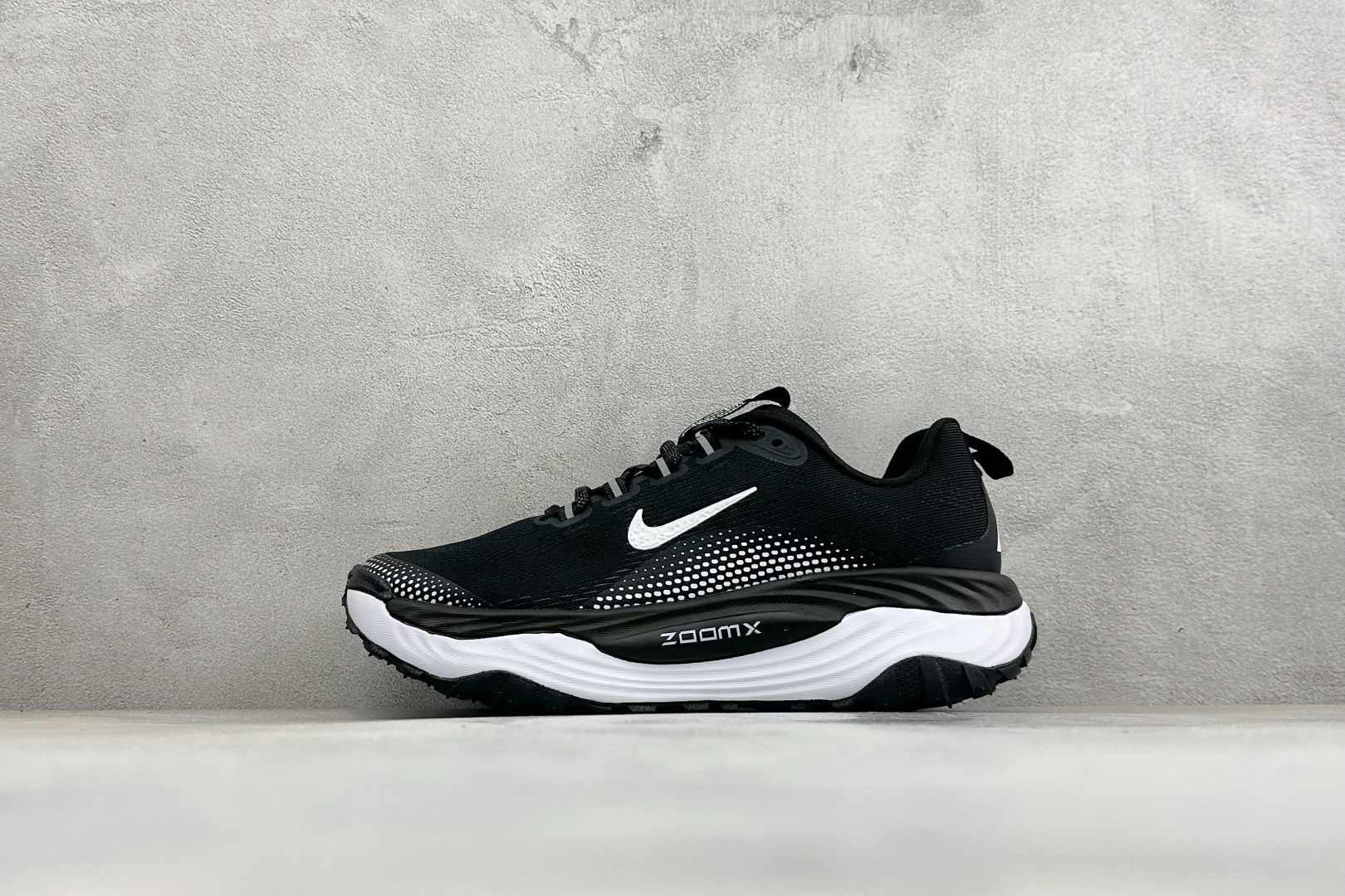 XM版NIKE ACG VOMERO TRAIL 防滑耐磨运动跑步鞋 兼顾迅疾外观和稳固脚感 后跟覆面和中足动态支撑巧妙