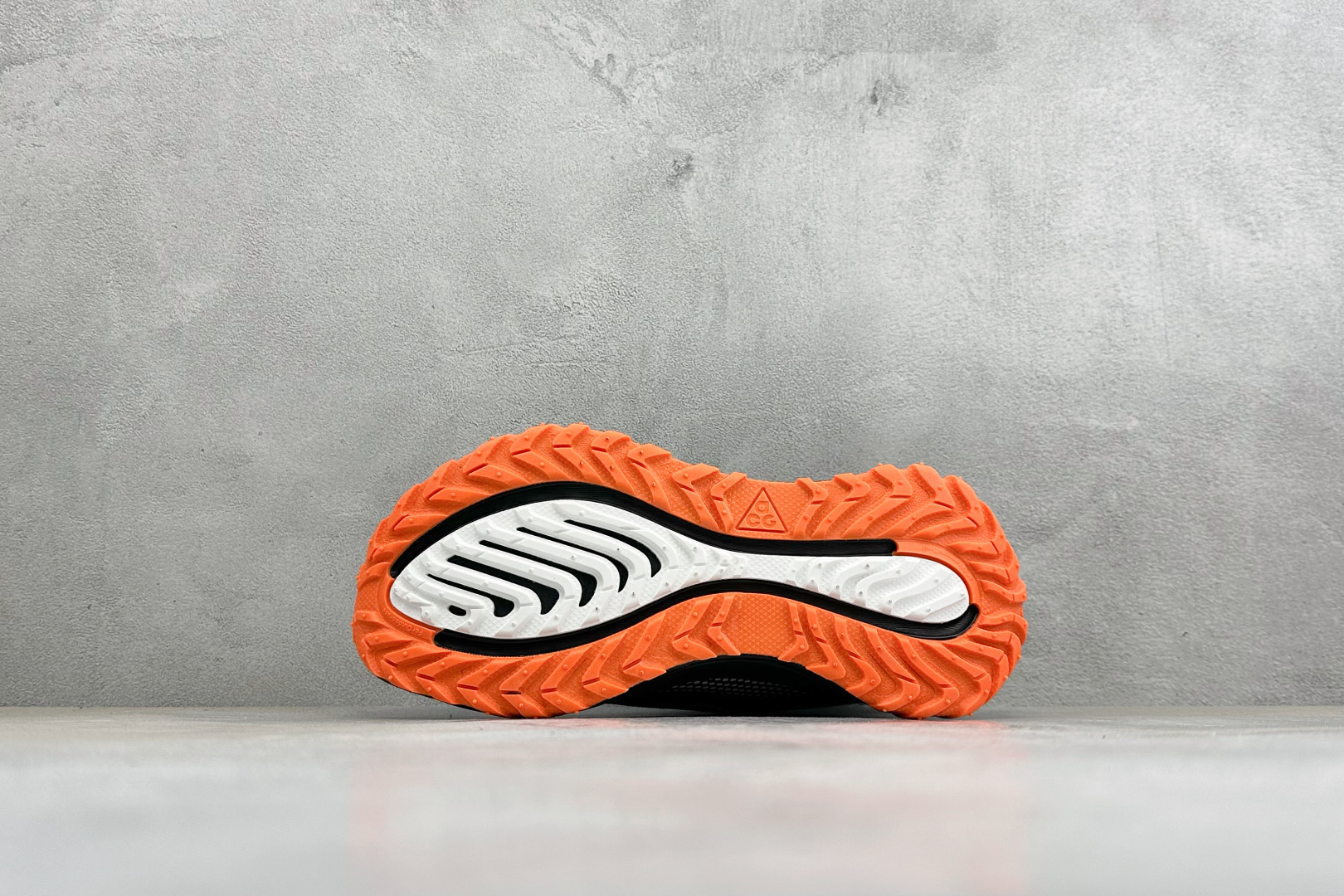 XM版NIKE ACG VOMERO TRAIL 防滑耐磨运动跑步鞋 兼顾迅疾外观和稳固脚感 后跟覆面和中足动态支撑巧妙 XM版NIKE ACG VOMERO TRAIL 防滑耐磨运动跑步鞋 兼顾迅疾外观和稳固脚感 后跟覆面和中足动态支撑巧妙
