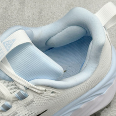 XM版NIKE ACG VOMERO TRAIL 防滑耐磨运动跑步鞋 兼顾迅疾外观和稳固脚感 后跟覆面和中足动态支撑巧妙 XM版NIKE ACG VOMERO TRAIL 防滑耐磨运动跑步鞋 兼顾迅疾外观和稳固脚感 后跟覆面和中足动态支撑巧妙