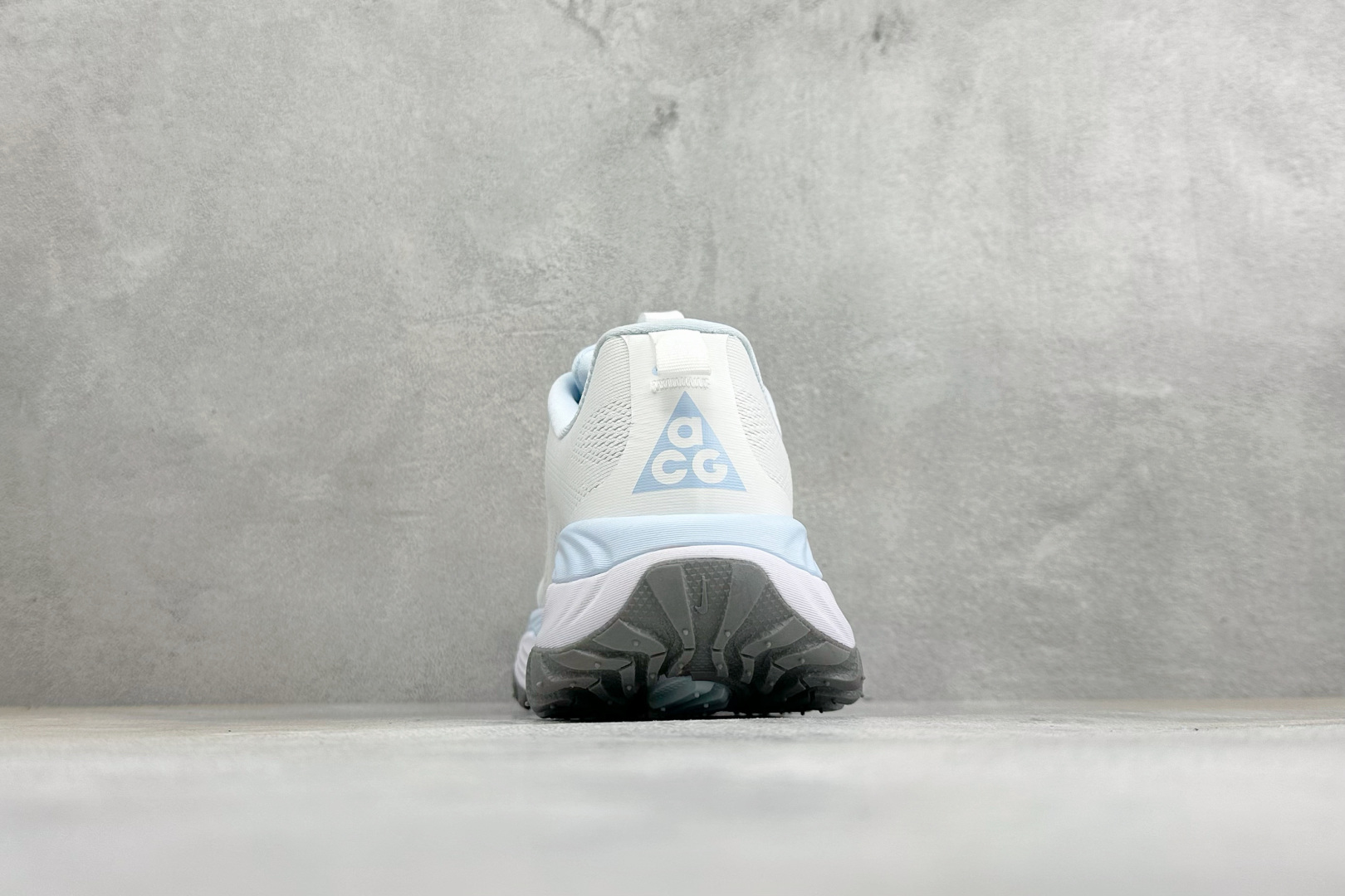 XM版NIKE ACG VOMERO TRAIL 防滑耐磨运动跑步鞋 兼顾迅疾外观和稳固脚感 后跟覆面和中足动态支撑巧妙 XM版NIKE ACG VOMERO TRAIL 防滑耐磨运动跑步鞋 兼顾迅疾外观和稳固脚感 后跟覆面和中足动态支撑巧妙