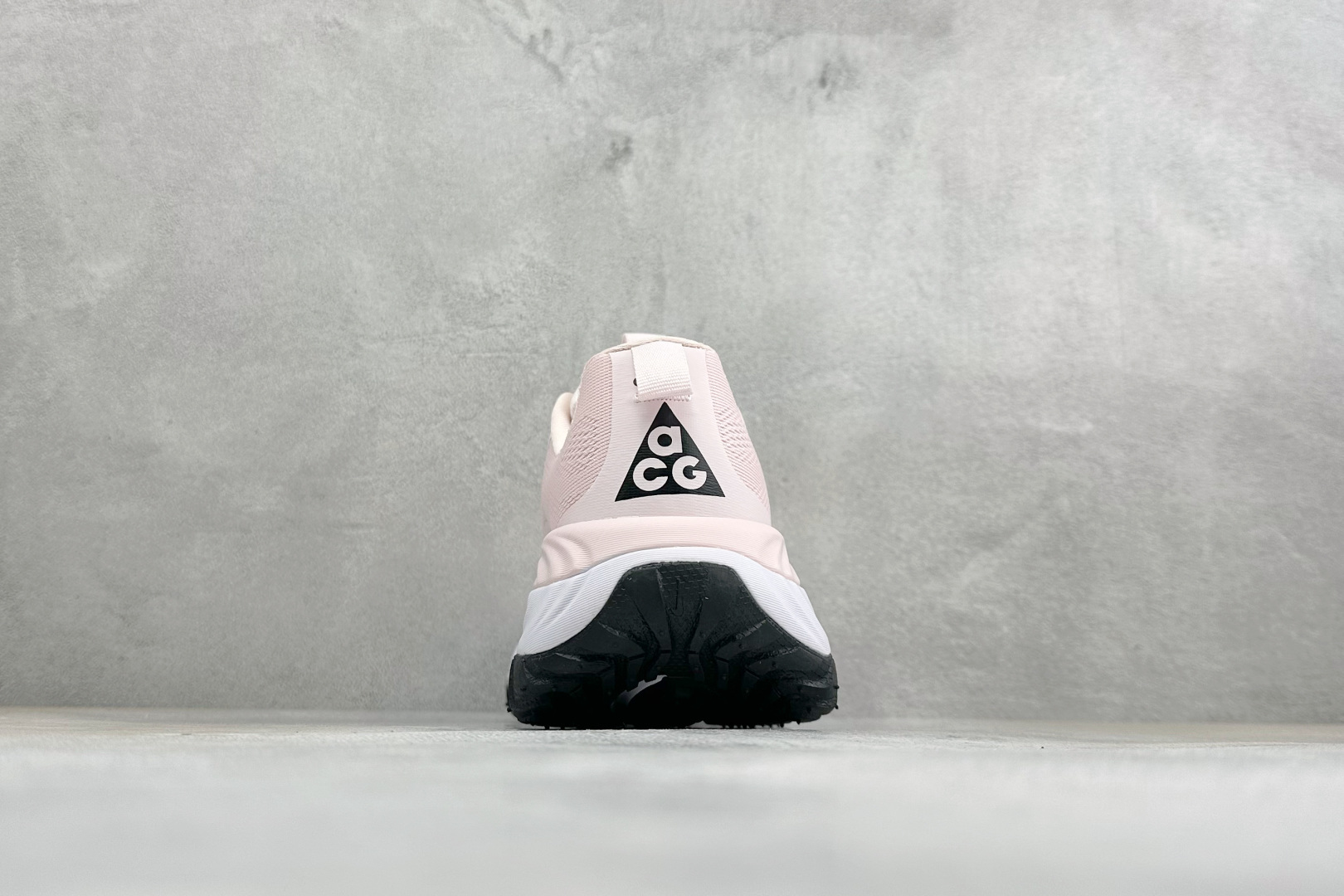 XM版NIKE ACG VOMERO TRAIL 防滑耐磨运动跑步鞋 兼顾迅疾外观和稳固脚感 后跟覆面和中足动态支撑巧妙 XM版NIKE ACG VOMERO TRAIL 防滑耐磨运动跑步鞋 兼顾迅疾外观和稳固脚感 后跟覆面和中足动态支撑巧妙