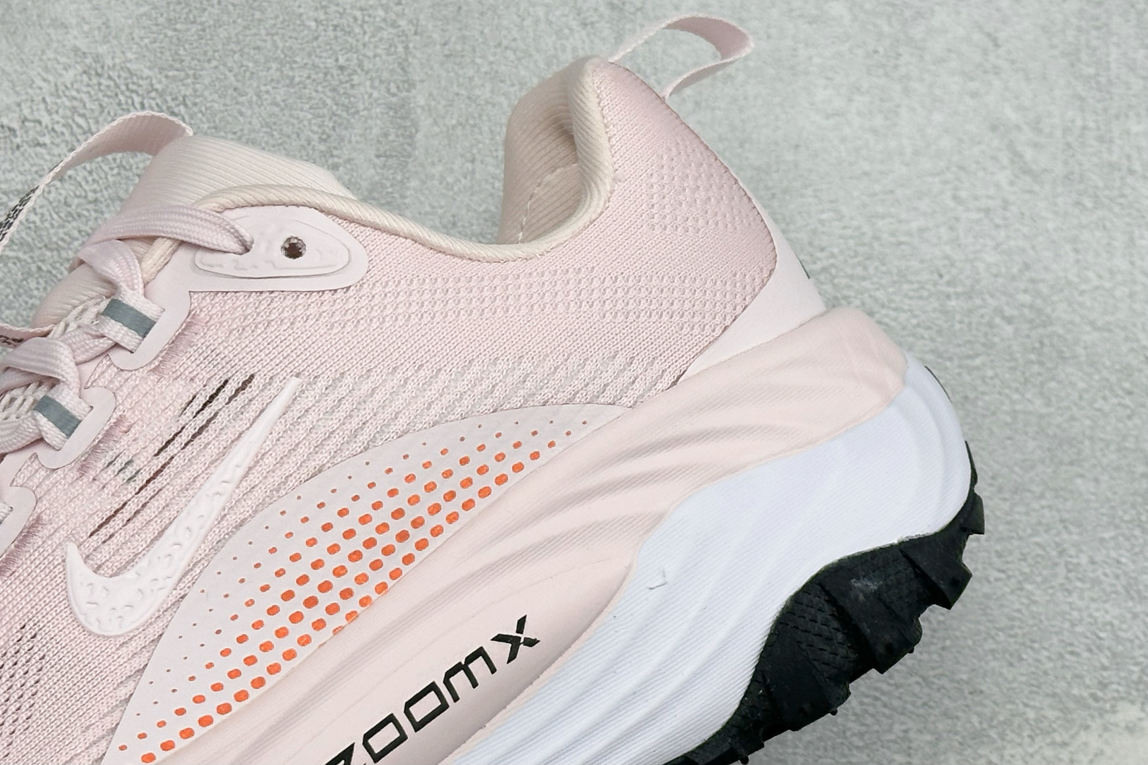 XM版NIKE ACG VOMERO TRAIL 防滑耐磨运动跑步鞋 兼顾迅疾外观和稳固脚感 后跟覆面和中足动态支撑巧妙 XM版NIKE ACG VOMERO TRAIL 防滑耐磨运动跑步鞋 兼顾迅疾外观和稳固脚感 后跟覆面和中足动态支撑巧妙