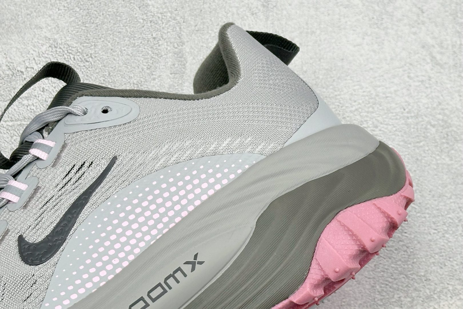 XM版NIKE ACG VOMERO TRAIL 防滑耐磨运动跑步鞋 兼顾迅疾外观和稳固脚感 后跟覆面和中足动态支撑巧妙