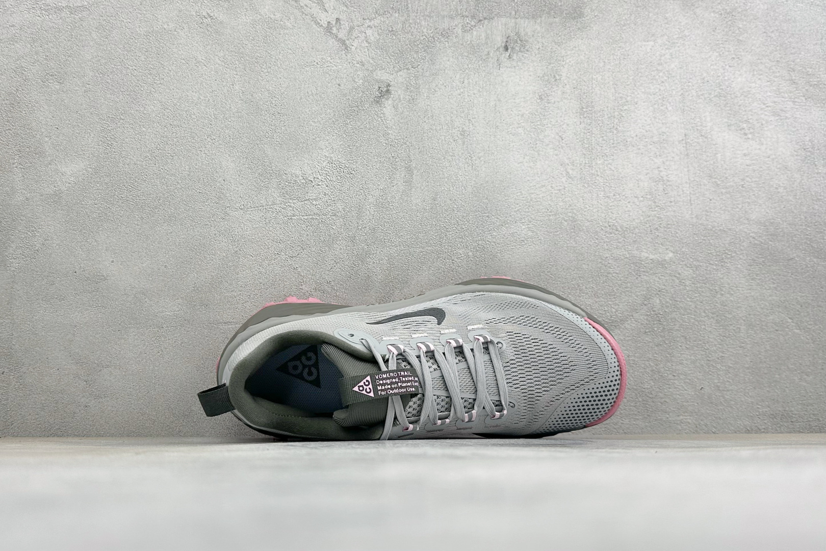 XM版NIKE ACG VOMERO TRAIL 防滑耐磨运动跑步鞋 兼顾迅疾外观和稳固脚感 后跟覆面和中足动态支撑巧妙