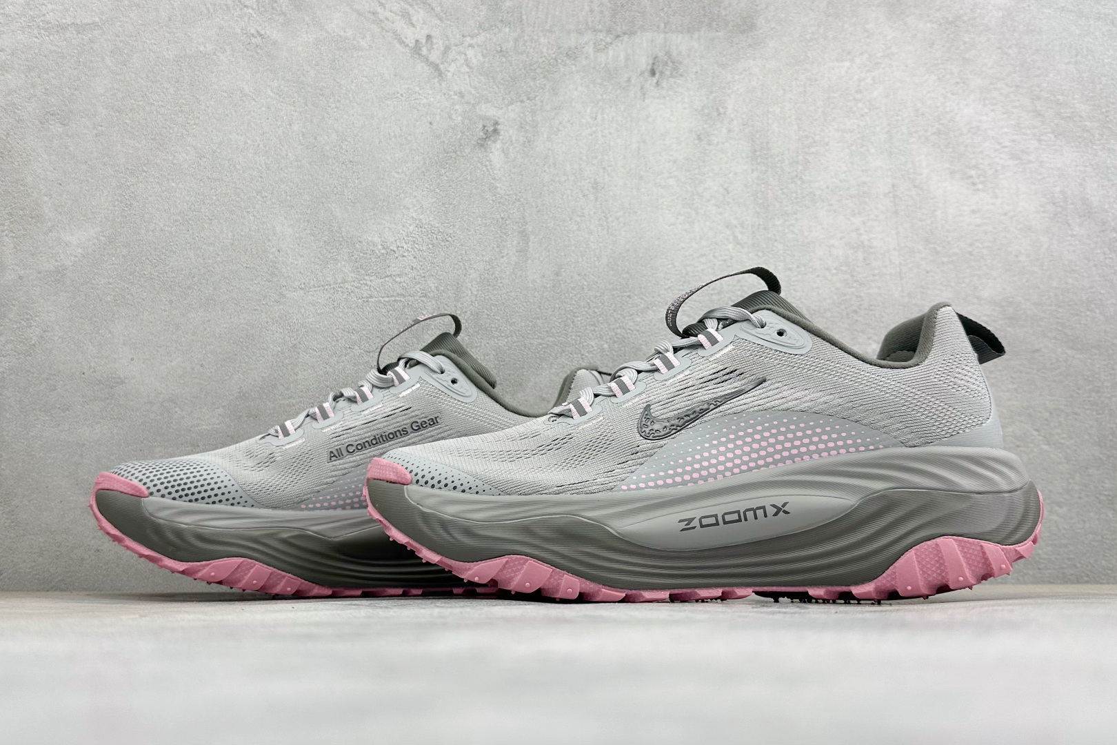 XM版NIKE ACG VOMERO TRAIL 防滑耐磨运动跑步鞋 兼顾迅疾外观和稳固脚感 后跟覆面和中足动态支撑巧妙