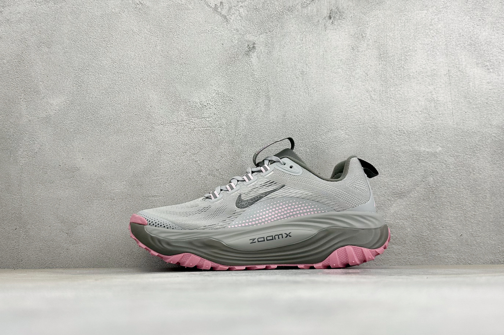 XM版NIKE ACG VOMERO TRAIL 防滑耐磨运动跑步鞋 兼顾迅疾外观和稳固脚感 后跟覆面和中足动态支撑巧妙