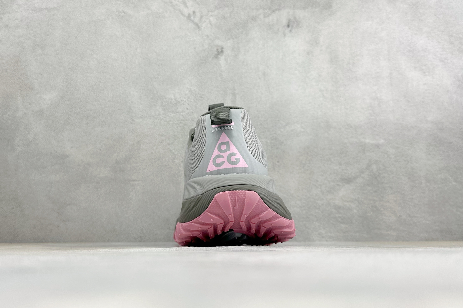 XM版NIKE ACG VOMERO TRAIL 防滑耐磨运动跑步鞋 兼顾迅疾外观和稳固脚感 后跟覆面和中足动态支撑巧妙