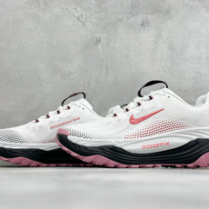 XM版NIKE ACG VOMERO TRAIL 防滑耐磨运动跑步鞋 兼顾迅疾外观和稳固脚感 后跟覆面和中足动态支撑巧妙 XM版NIKE ACG VOMERO TRAIL 防滑耐磨运动跑步鞋 兼顾迅疾外观和稳固脚感 后跟覆面和中足动态支撑巧妙