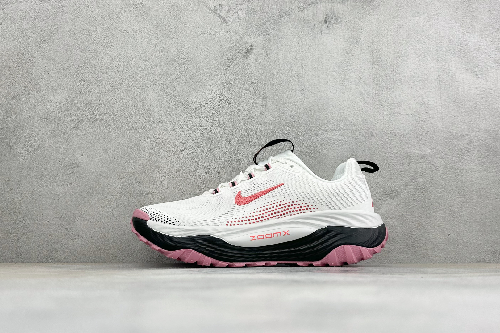 XM版NIKE ACG VOMERO TRAIL 防滑耐磨运动跑步鞋 兼顾迅疾外观和稳固脚感 后跟覆面和中足动态支撑巧妙