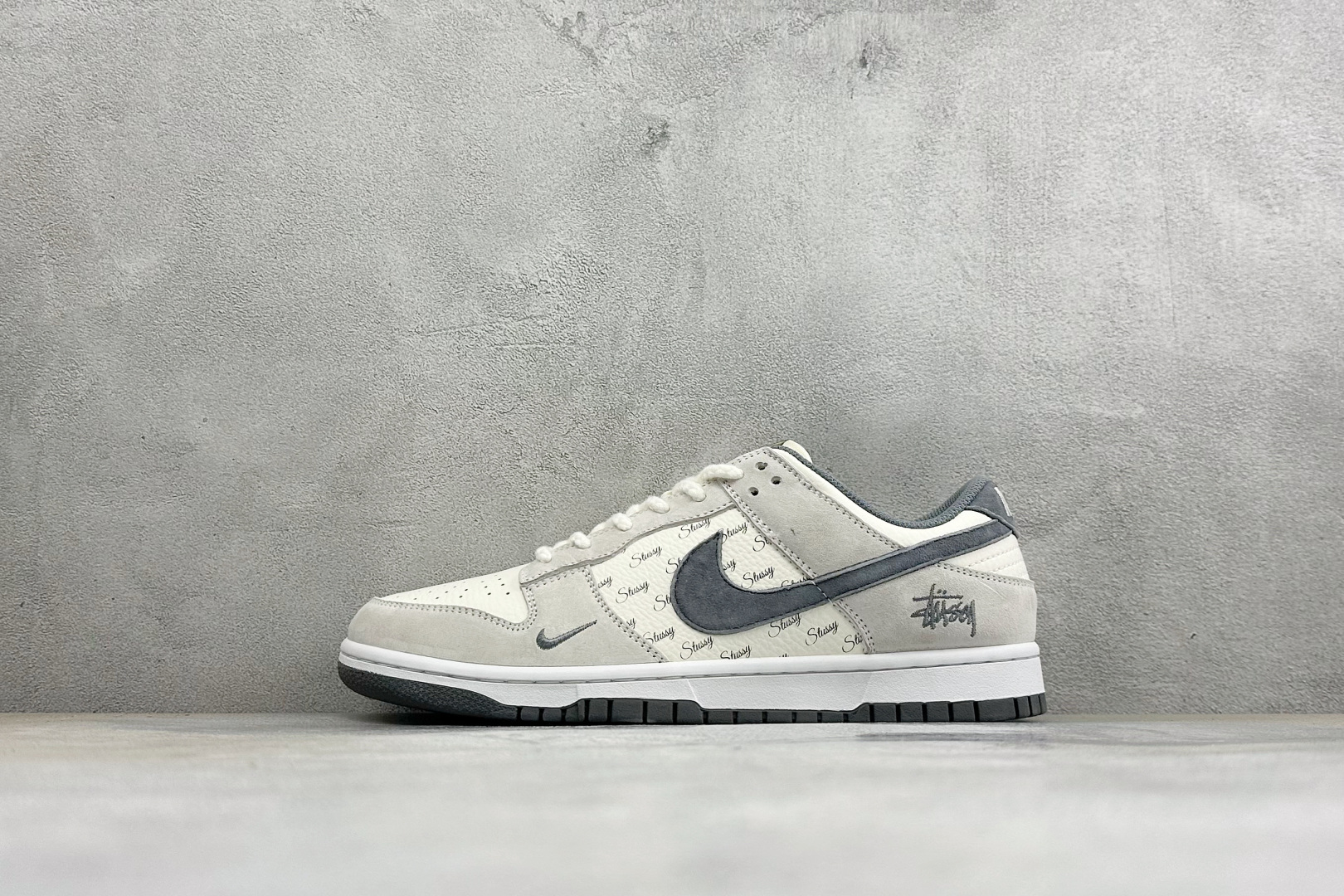 福利特价 Nike Dunk Low Retro 联名 周年高端定制 低帮休闲板鞋 #定制鞋盒 大厂纯原品质出货 超高清 福利特价 Nike Dunk Low Retro 联名 周年高端定制 低帮休闲板鞋 #定制鞋盒 大厂纯原品质出货 超高清
