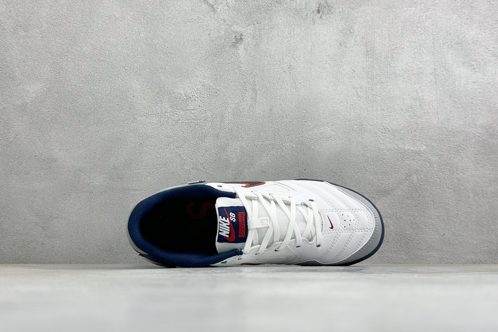 NIKE GATO 低帮生活休闲鞋 透气网布眼融入皮革，织和物合成材质覆面，营造21世初纪的畅跑美学概念。泡棉中底盈轻缓