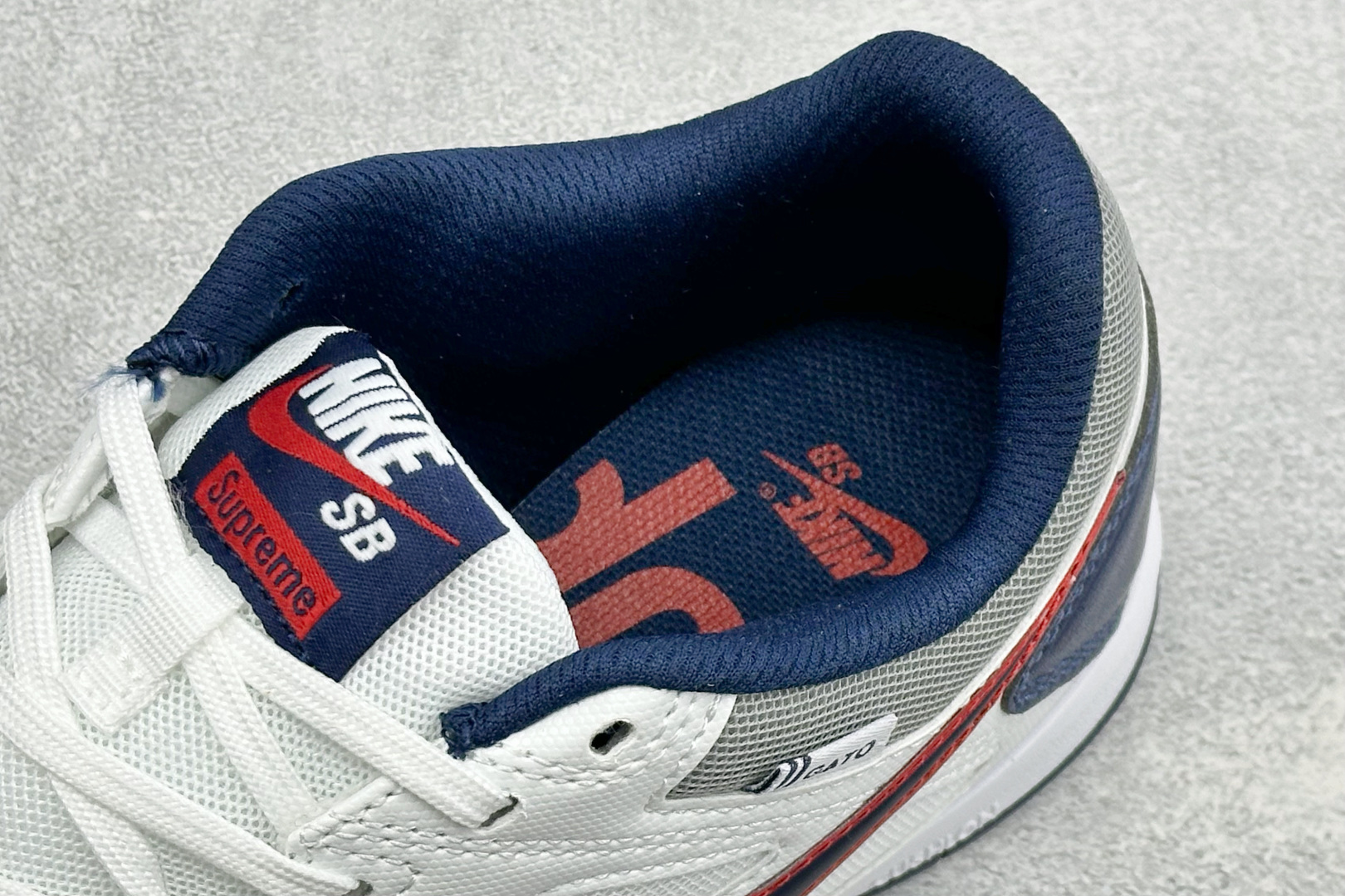 NIKE GATO 低帮生活休闲鞋 透气网布眼融入皮革，织和物合成材质覆面，营造21世初纪的畅跑美学概念。泡棉中底盈轻缓