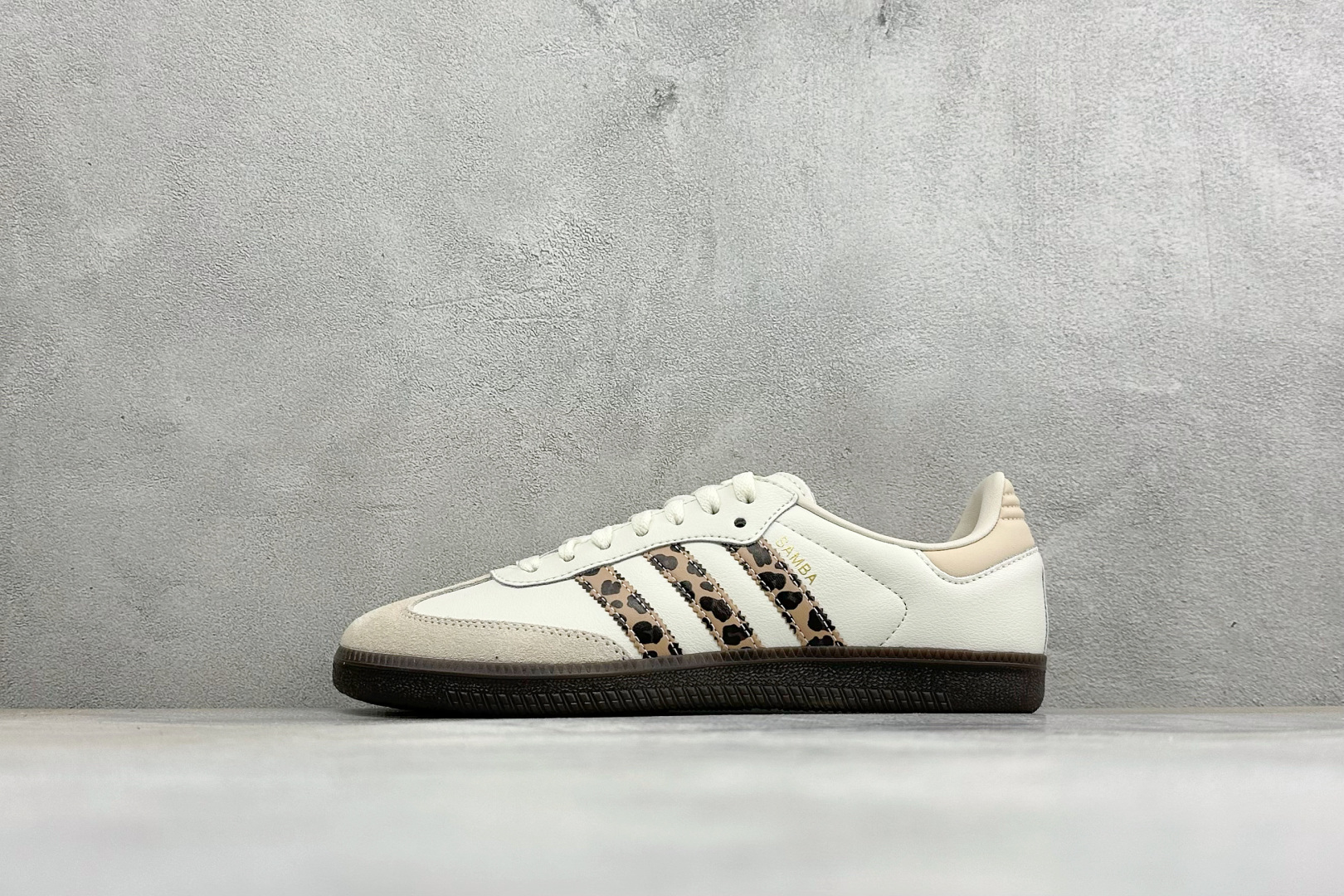 RS版Adidas Originals Samba 桑巴舞系列阿迪达斯 三叶草 绅士德训足球风百搭低帮休闲运动板鞋 货号