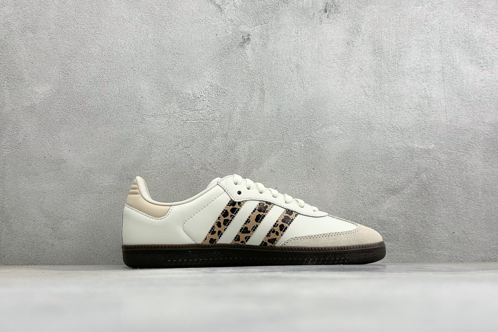RS版Adidas Originals Samba 桑巴舞系列阿迪达斯 三叶草 绅士德训足球风百搭低帮休闲运动板鞋 货号