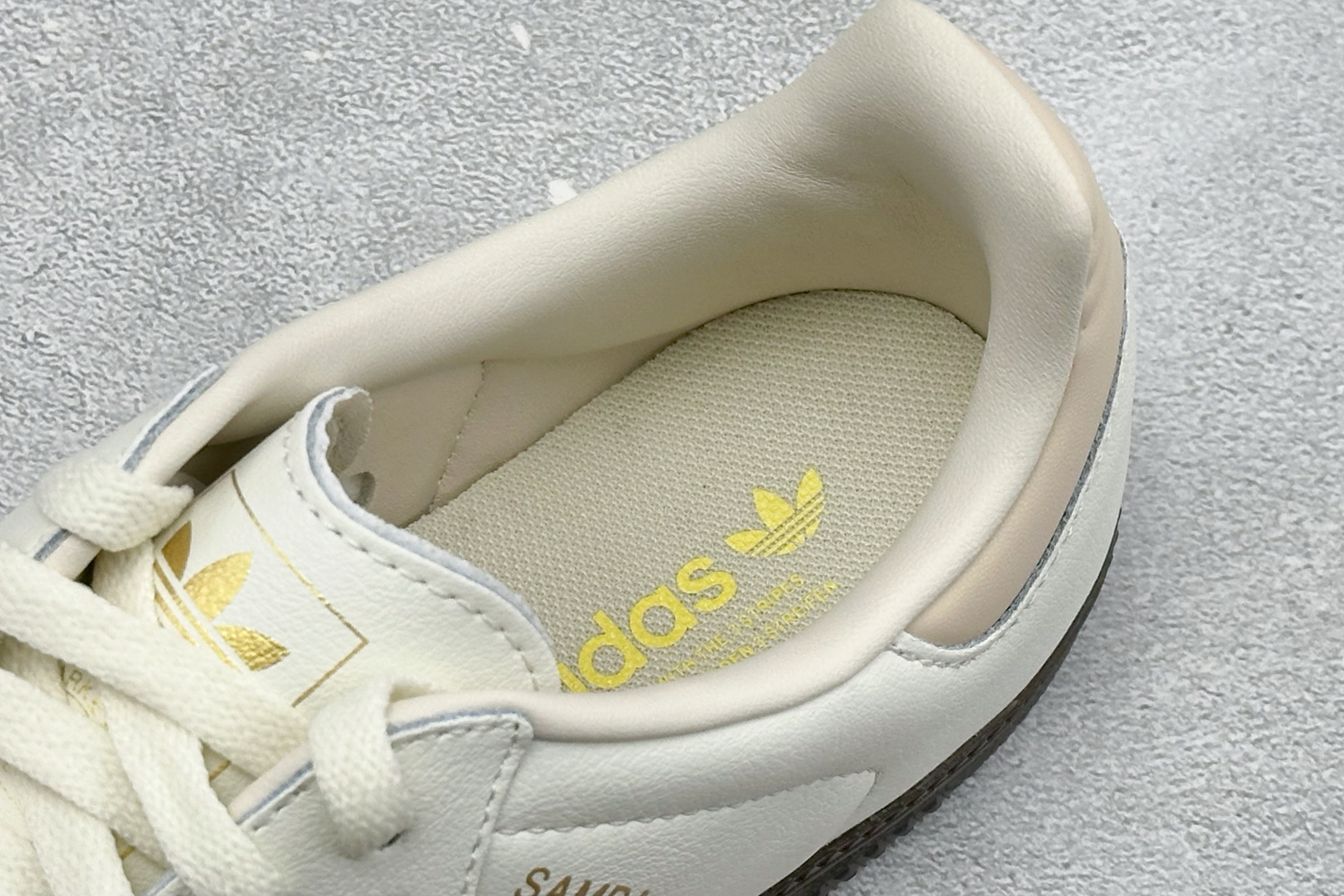 RS版Adidas Originals Samba 桑巴舞系列阿迪达斯 三叶草 绅士德训足球风百搭低帮休闲运动板鞋 货号