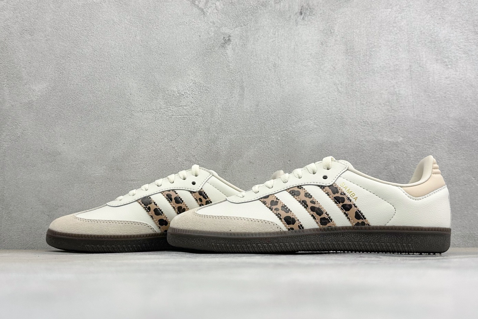 RS版Adidas Originals Samba 桑巴舞系列阿迪达斯 三叶草 绅士德训足球风百搭低帮休闲运动板鞋 货号