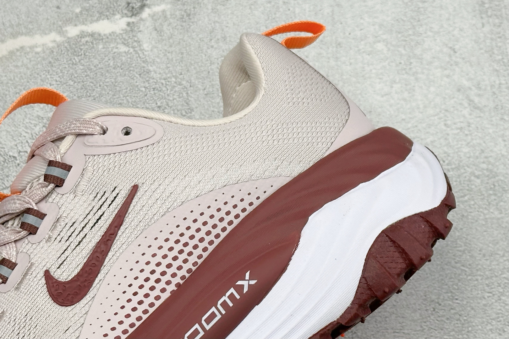 XM版NIKE ACG VOMERO TRAIL 防滑耐磨运动跑步鞋 兼顾迅疾外观和稳固脚感 后跟覆面和中足动态支撑巧妙 XM版NIKE ACG VOMERO TRAIL 防滑耐磨运动跑步鞋 兼顾迅疾外观和稳固脚感 后跟覆面和中足动态支撑巧妙
