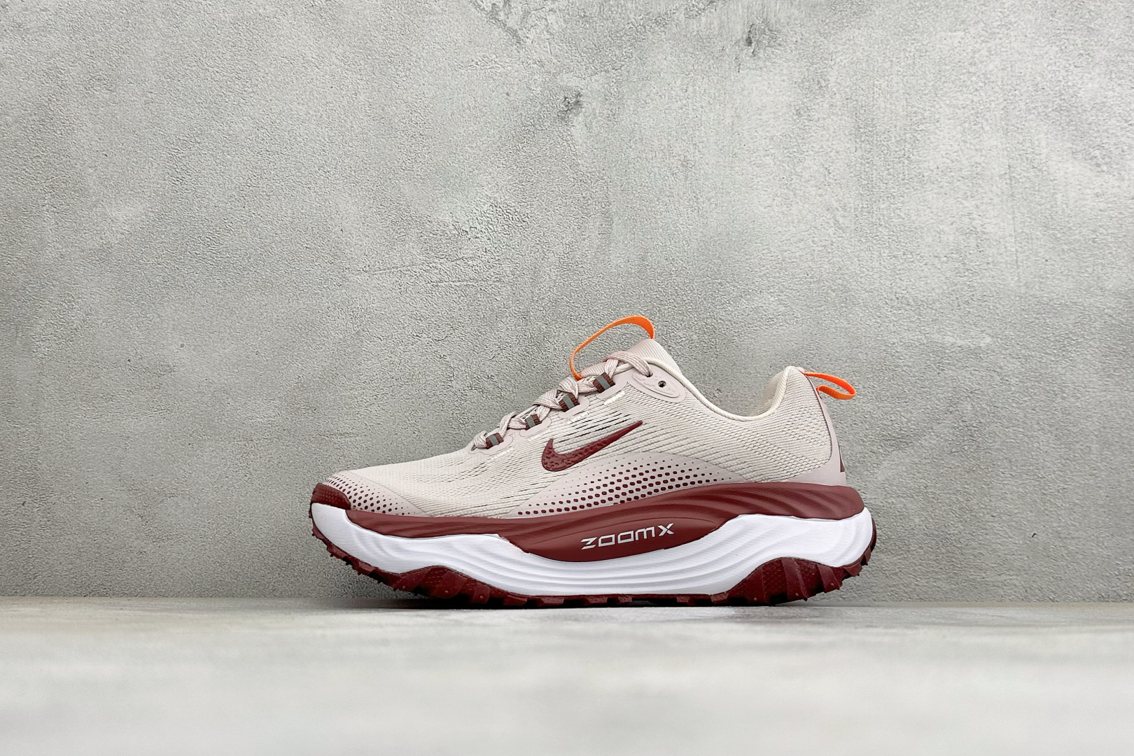 XM版NIKE ACG VOMERO TRAIL 防滑耐磨运动跑步鞋 兼顾迅疾外观和稳固脚感 后跟覆面和中足动态支撑巧妙