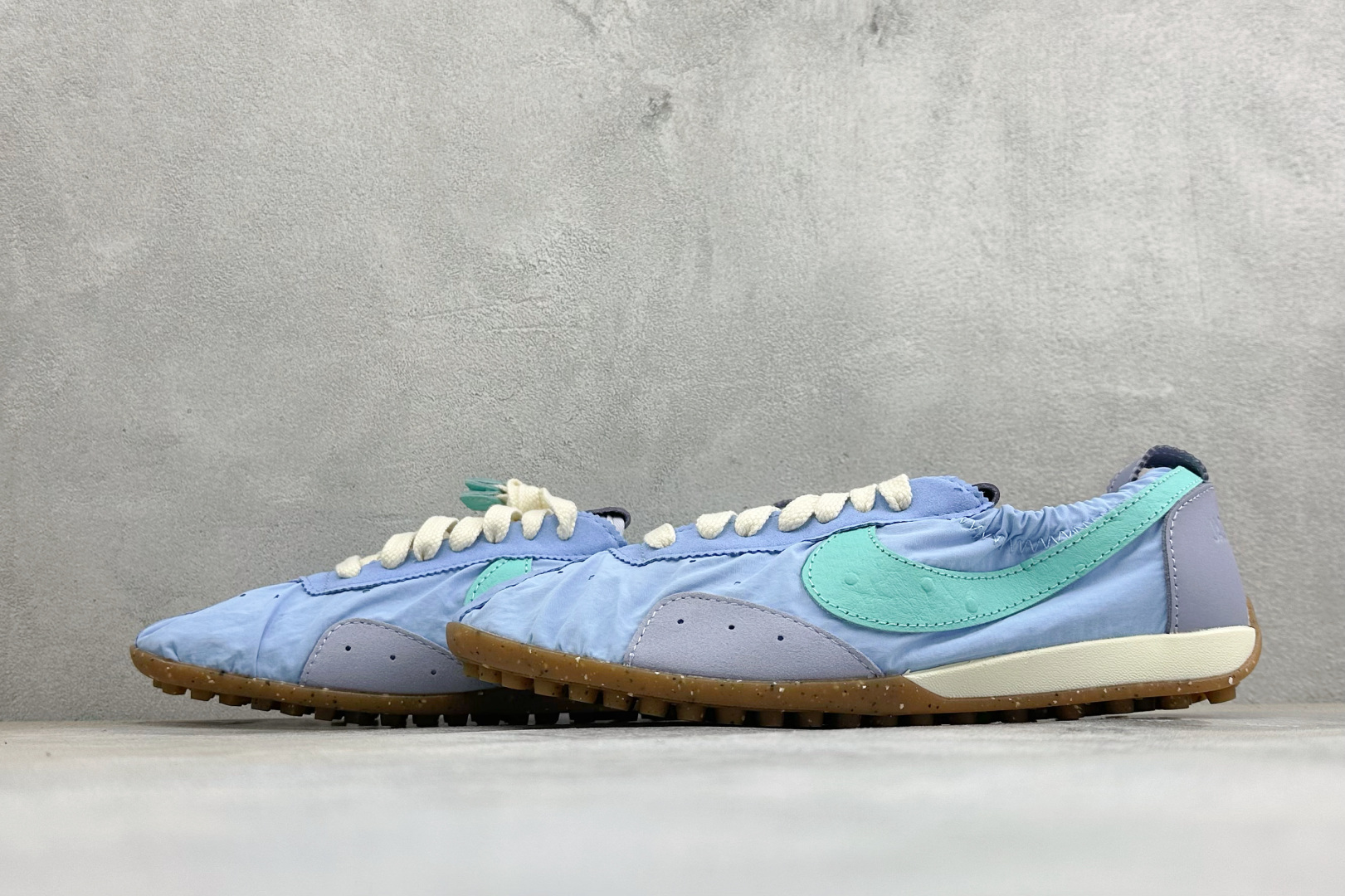 Jacquemus x Nike Moon Shoe SP 网红薄底低帮生活休闲鞋  #鞋面采用柔软的尼龙材质与麂皮拼接