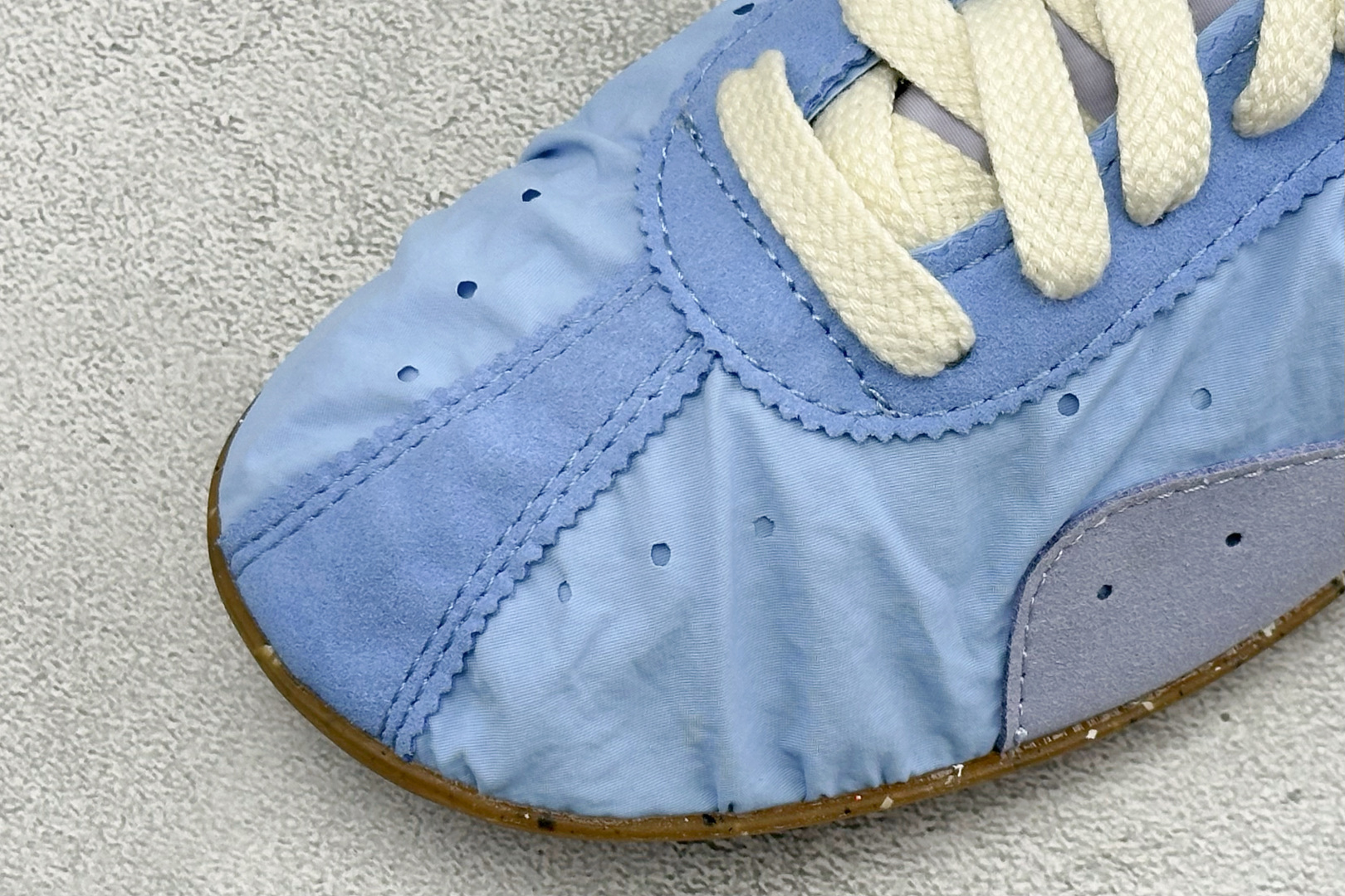 Jacquemus x Nike Moon Shoe SP 网红薄底低帮生活休闲鞋  #鞋面采用柔软的尼龙材质与麂皮拼接