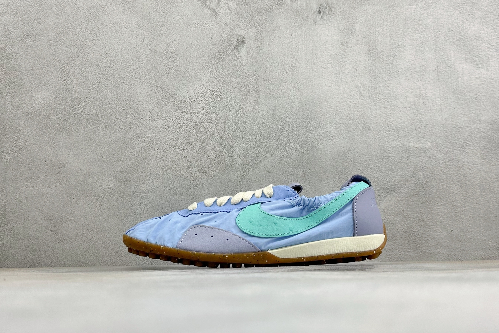 Jacquemus x Nike Moon Shoe SP 网红薄底低帮生活休闲鞋  #鞋面采用柔软的尼龙材质与麂皮拼接