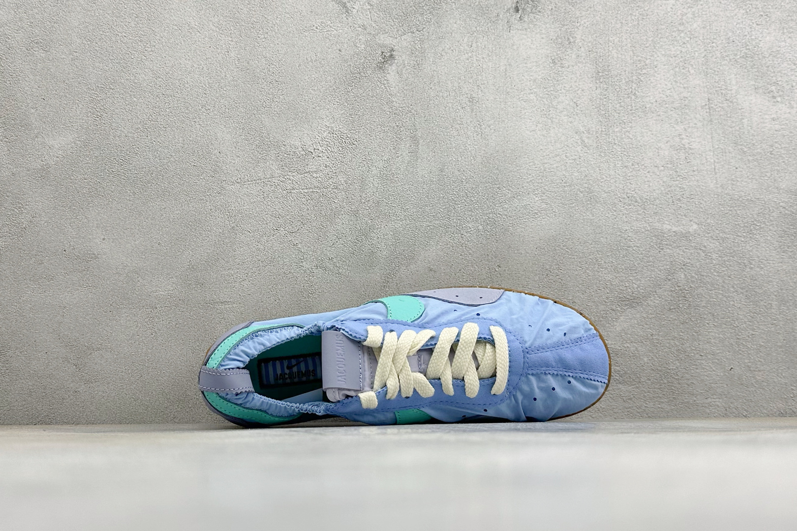 Jacquemus x Nike Moon Shoe SP 网红薄底低帮生活休闲鞋  #鞋面采用柔软的尼龙材质与麂皮拼接