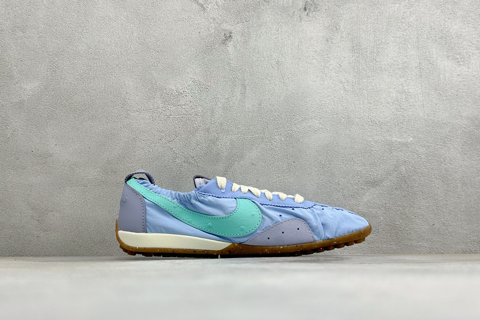Jacquemus x Nike Moon Shoe SP 网红薄底低帮生活休闲鞋  #鞋面采用柔软的尼龙材质与麂皮拼接