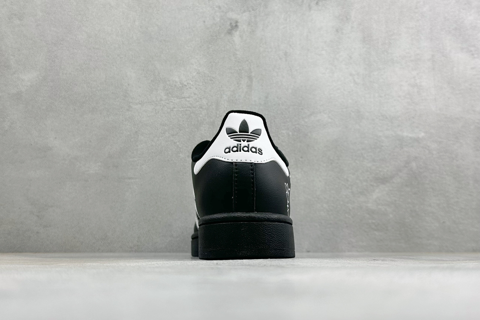 Adidas Originals SUPERSTAR W 贝壳头系列 三叶草低帮经典百搭休闲运动板鞋 货号：JH9977