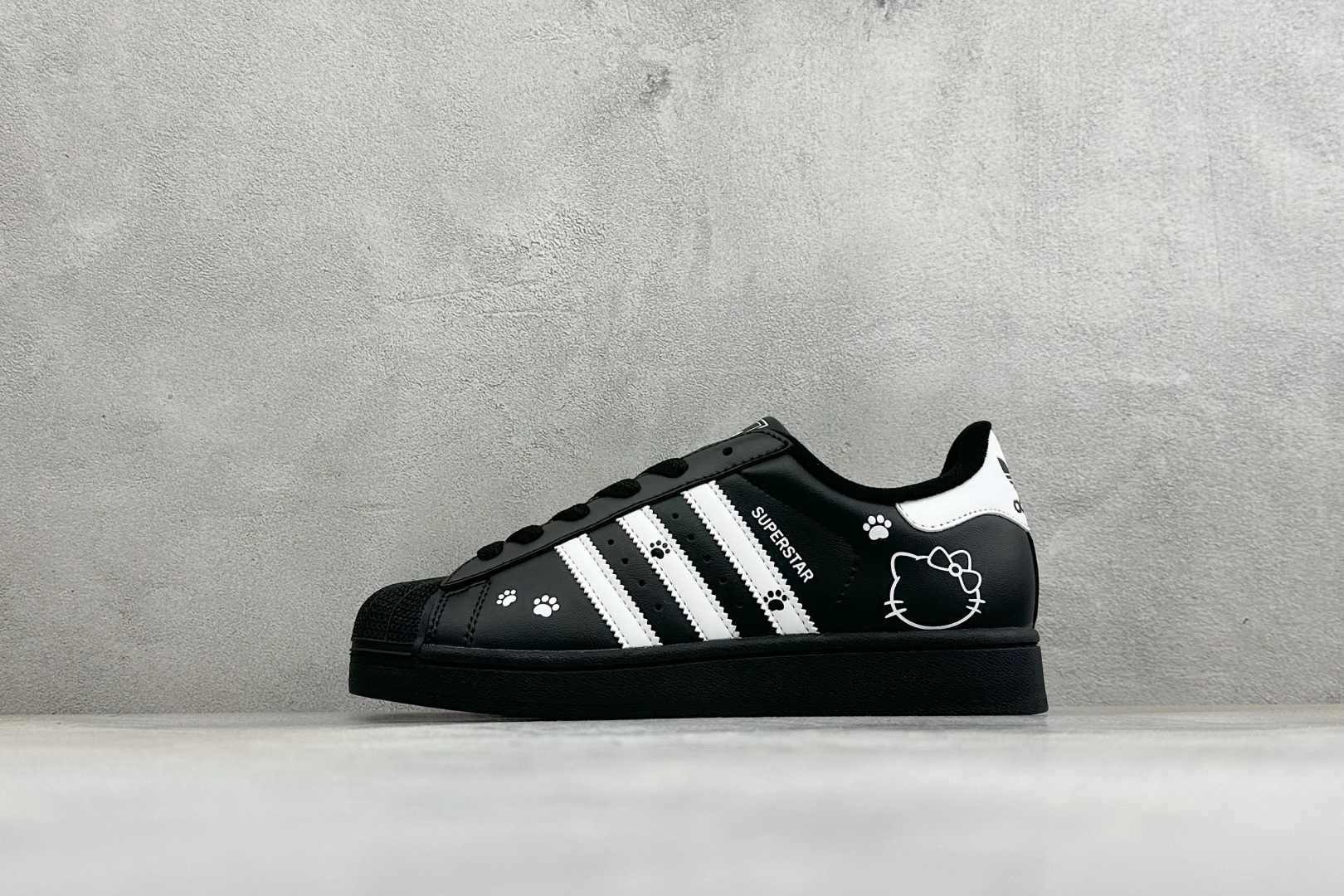 Adidas Originals SUPERSTAR W 贝壳头系列 三叶草低帮经典百搭休闲运动板鞋 货号：JH9977