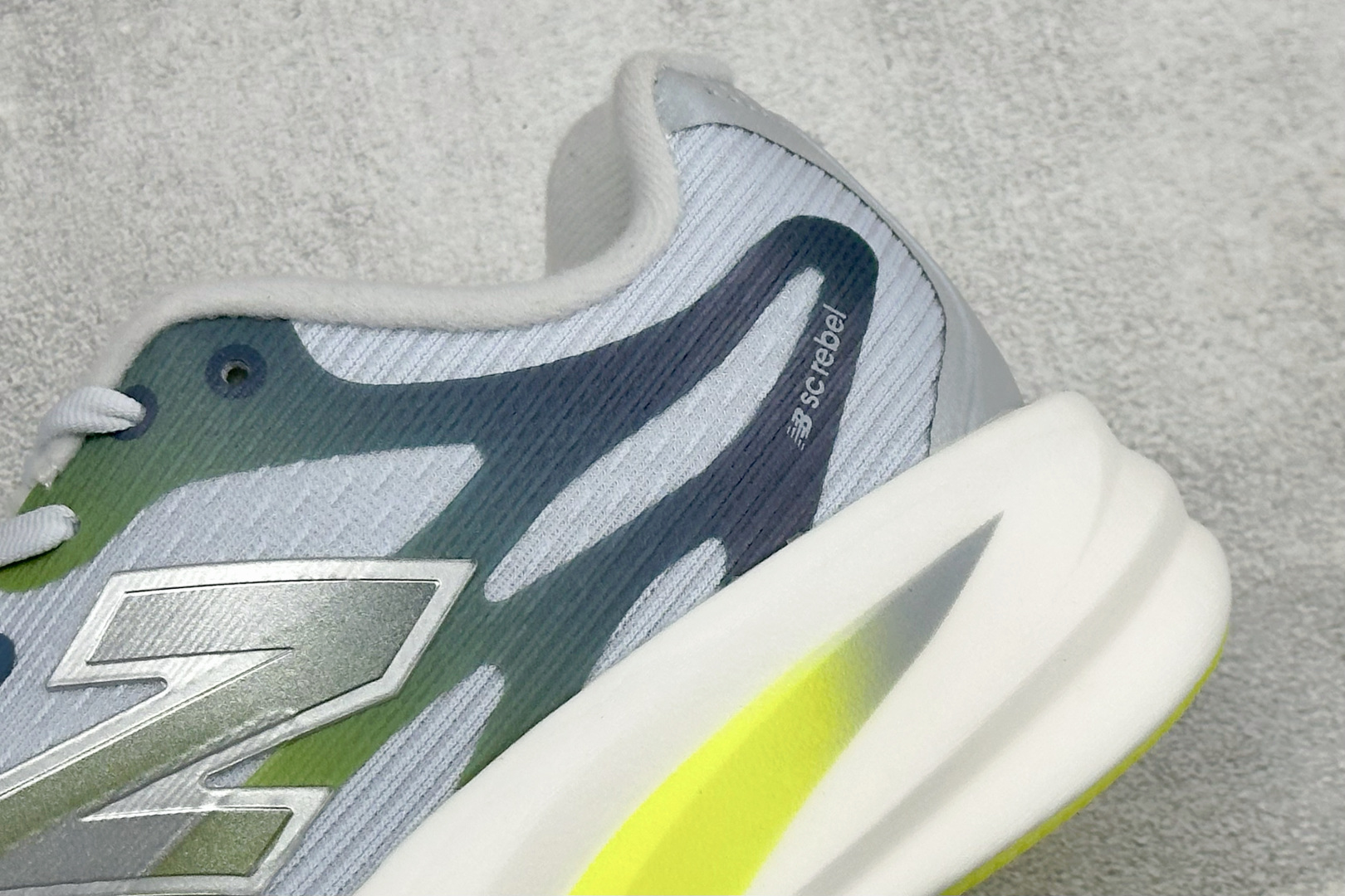 New Balance SuperComp Rebel 轻盈运动耐磨防滑低帮跑步鞋 货号：REBX38H 尺码：36-4