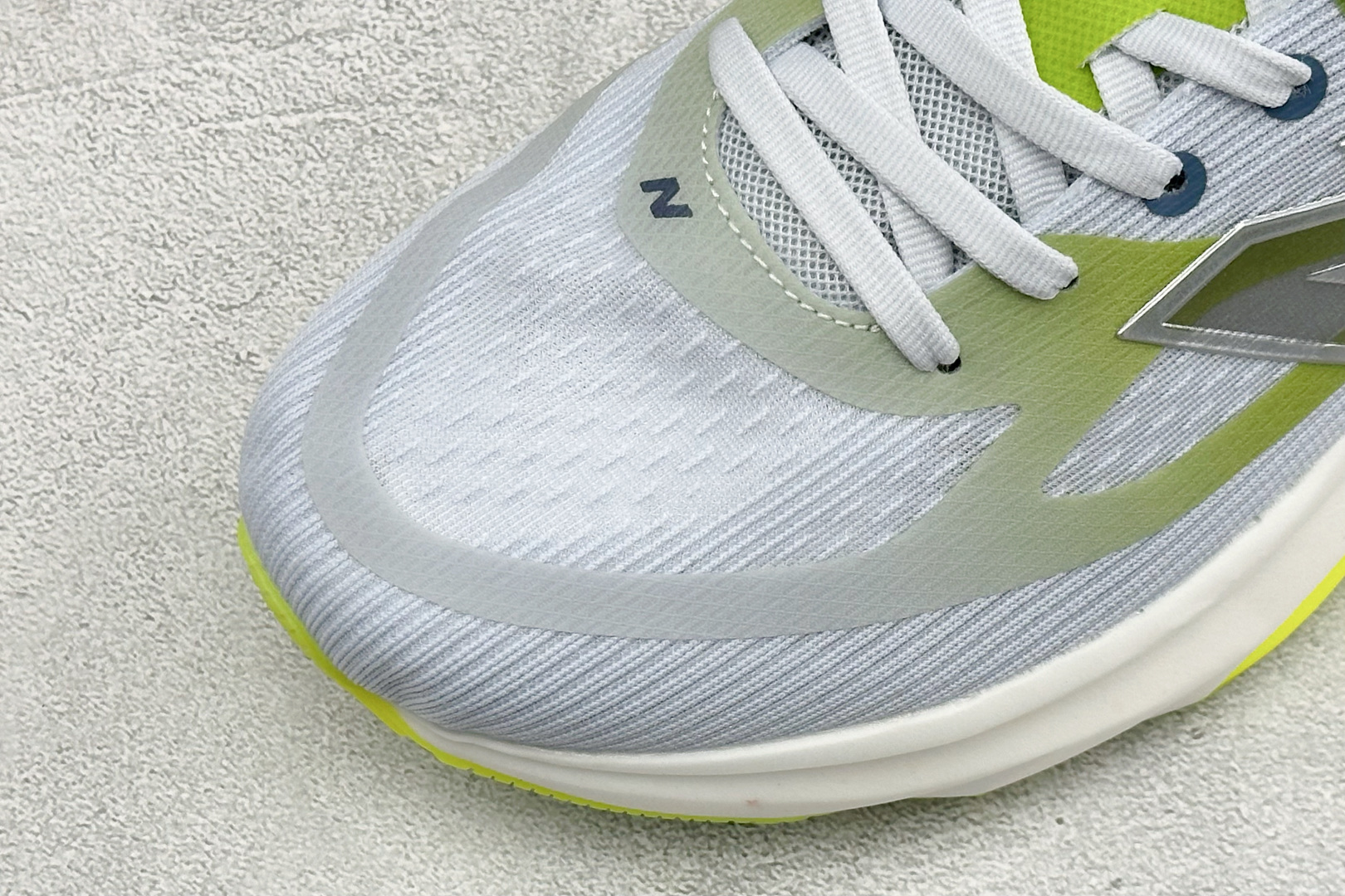 New Balance SuperComp Rebel 轻盈运动耐磨防滑低帮跑步鞋 货号：REBX38H 尺码：36-4