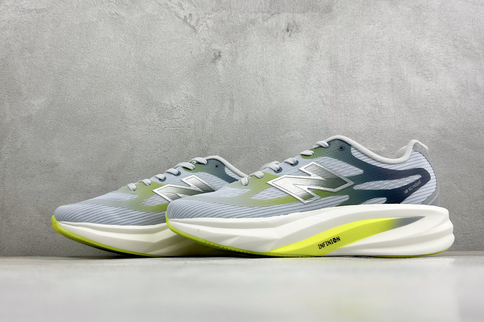 New Balance SuperComp Rebel 轻盈运动耐磨防滑低帮跑步鞋 货号：REBX38H 尺码：36-4