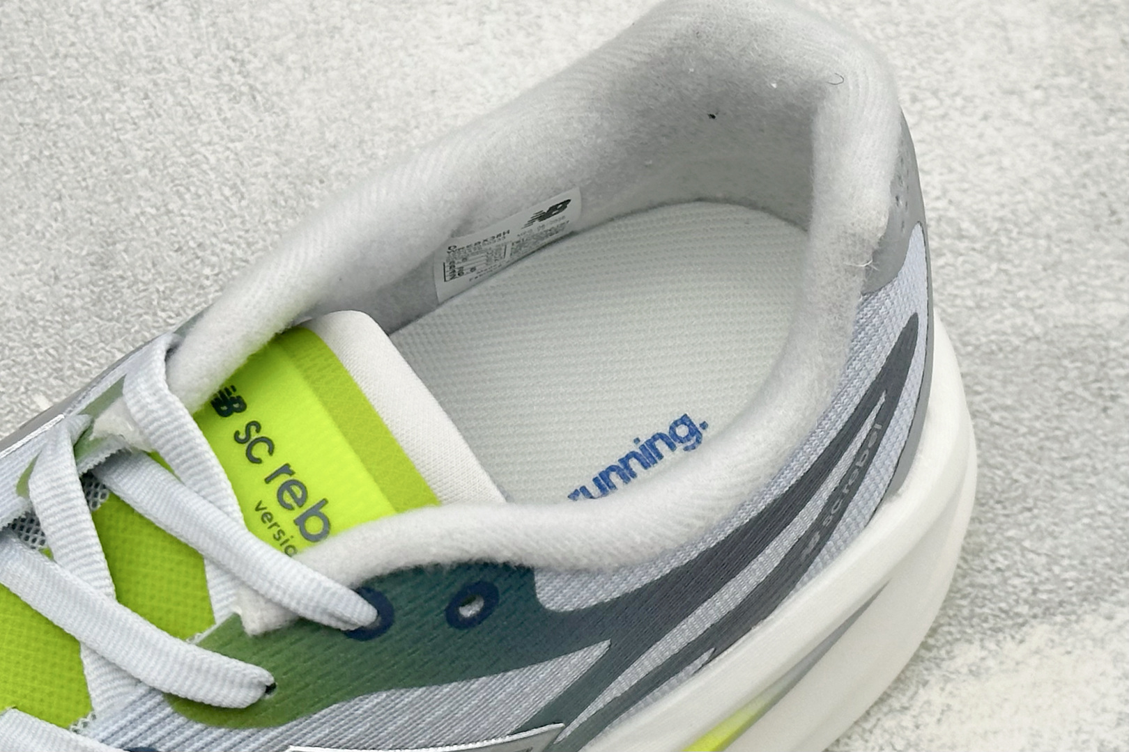 New Balance SuperComp Rebel 轻盈运动耐磨防滑低帮跑步鞋 货号：REBX38H 尺码：36-4