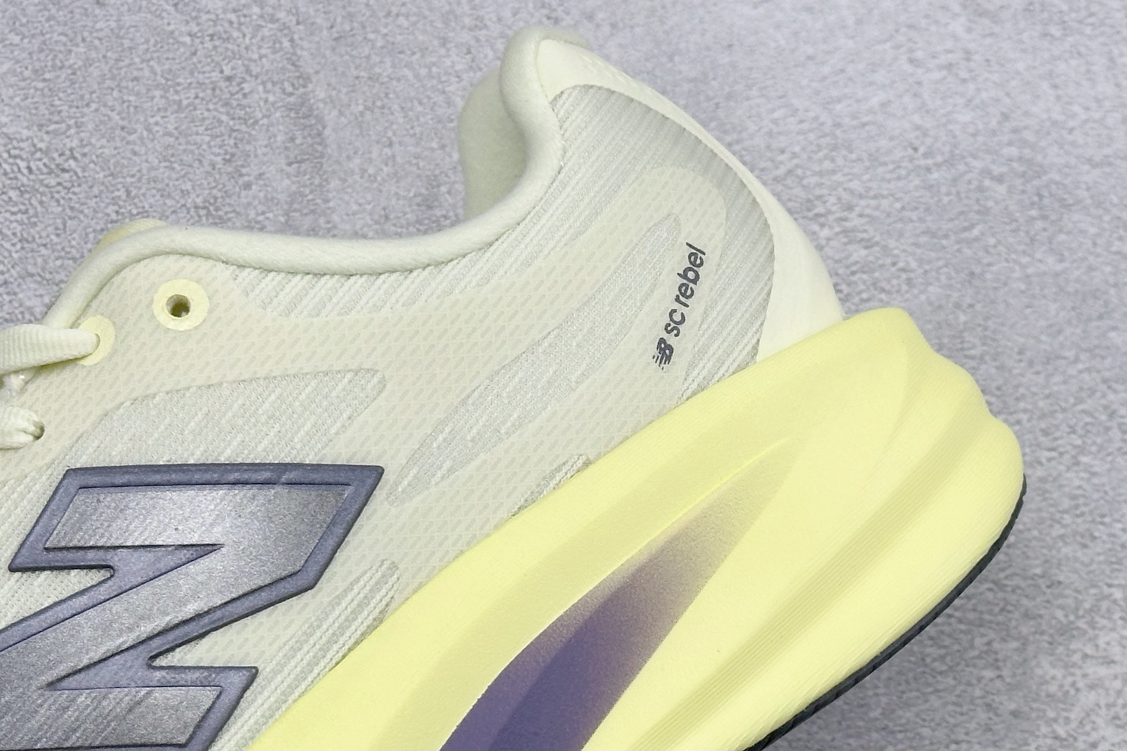 New Balance SuperComp Rebel 轻盈运动耐磨防滑低帮跑步鞋 货号：REBX4A2 尺码：36-4