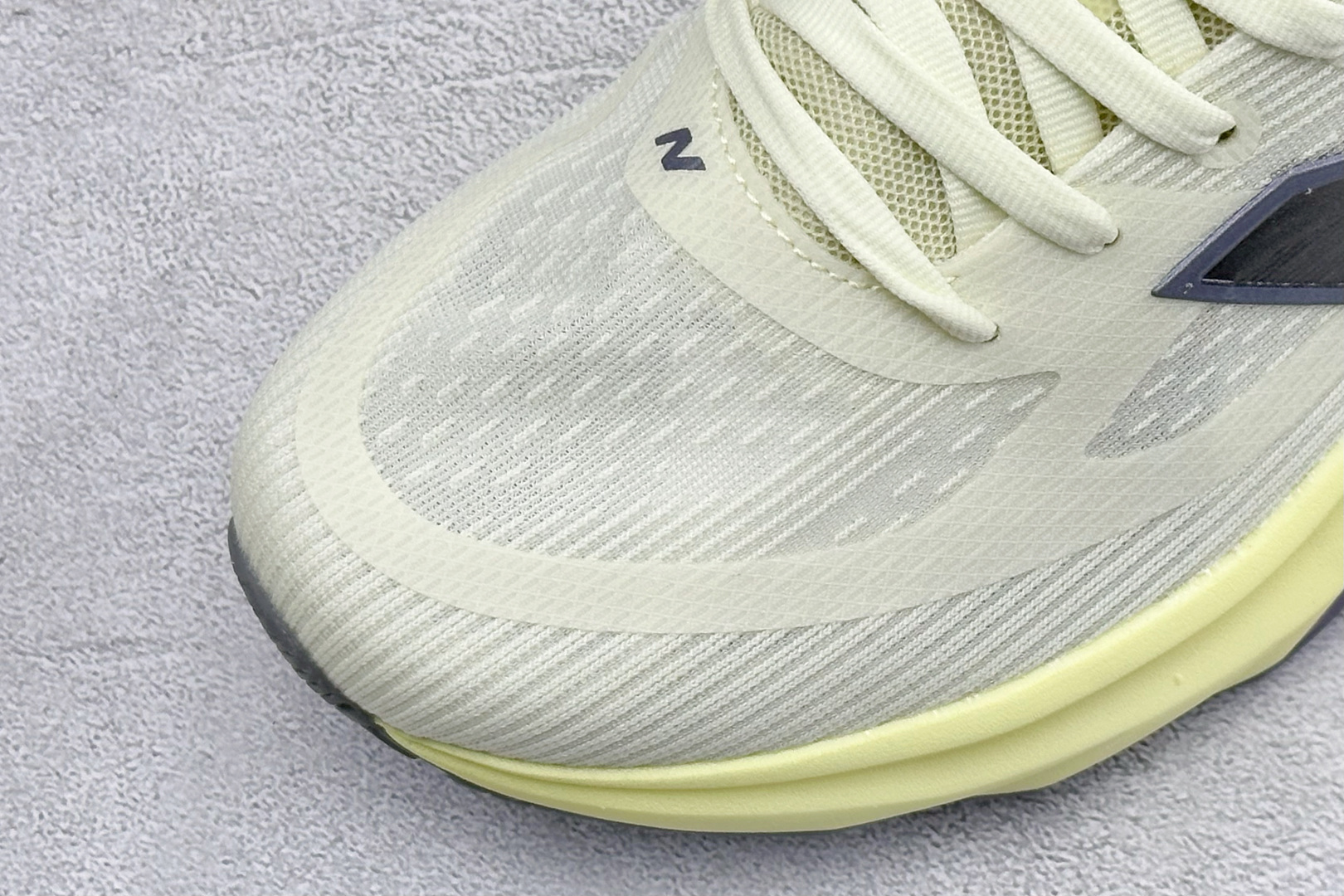 New Balance SuperComp Rebel 轻盈运动耐磨防滑低帮跑步鞋 货号：REBX4A2 尺码：36-4