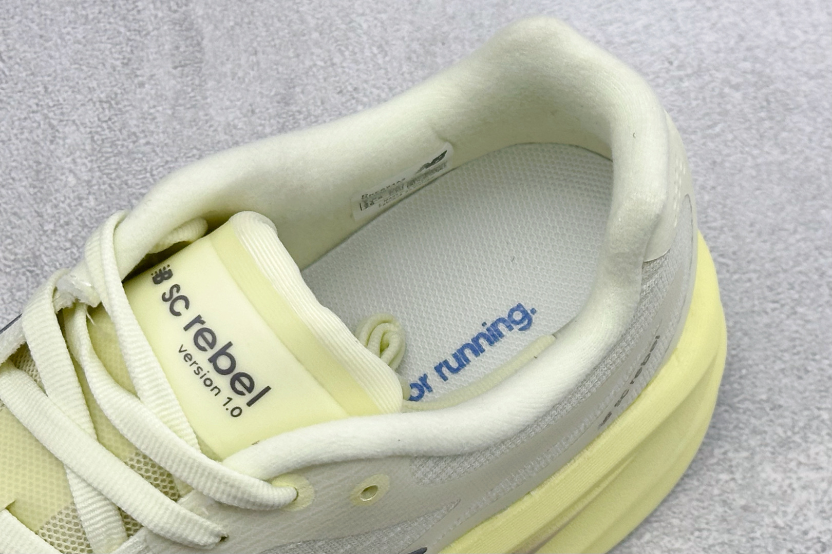 New Balance SuperComp Rebel 轻盈运动耐磨防滑低帮跑步鞋 货号：REBX4A2 尺码：36-4