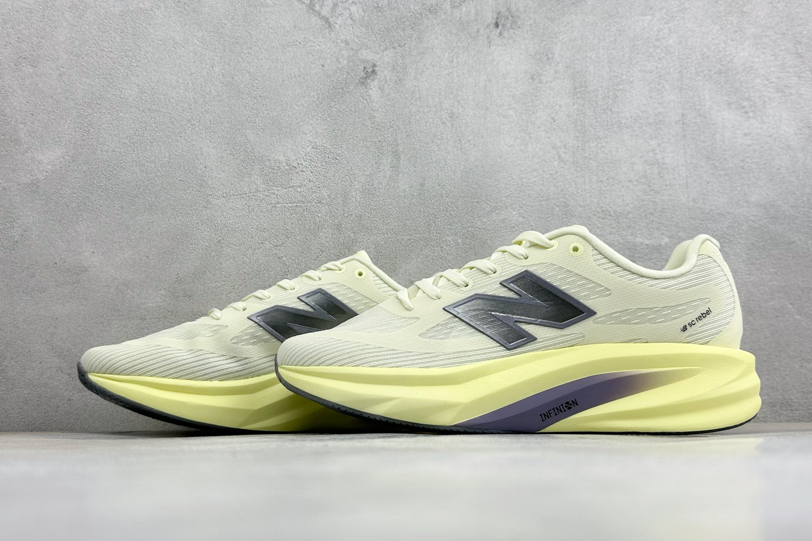 New Balance SuperComp Rebel 轻盈运动耐磨防滑低帮跑步鞋 货号：REBX4A2 尺码：36-4