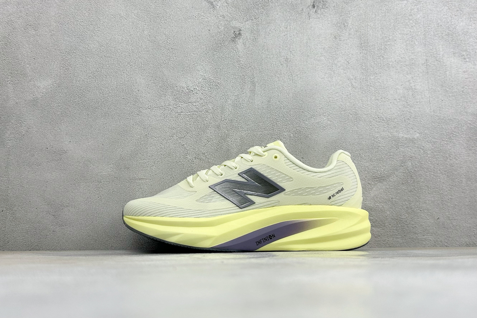 New Balance SuperComp Rebel 轻盈运动耐磨防滑低帮跑步鞋 货号：REBX4A2 尺码：36-4