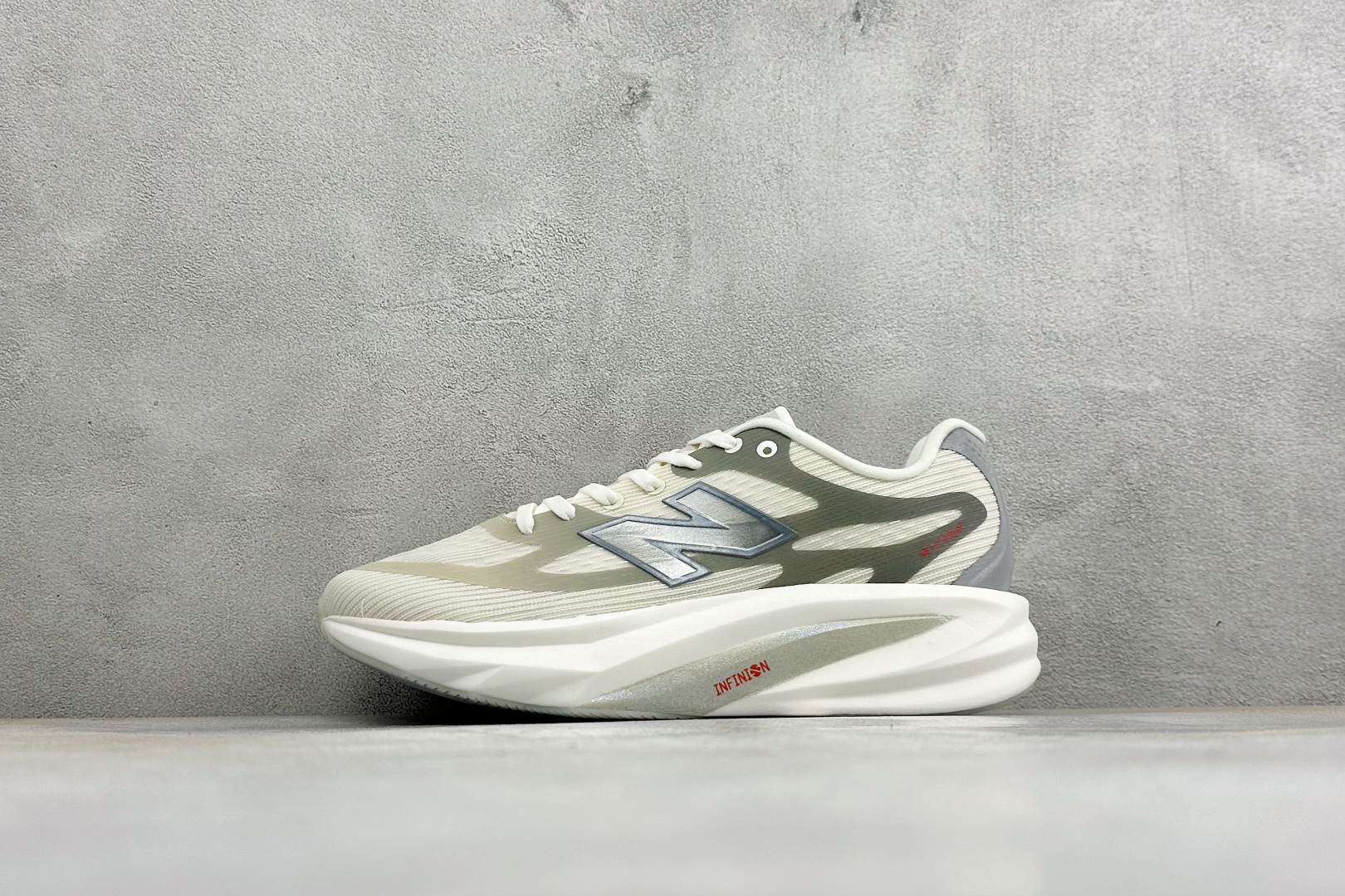 New Balance SuperComp Rebel 轻盈运动耐磨防滑低帮跑步鞋 货号：REBX42Z 尺码：36-4