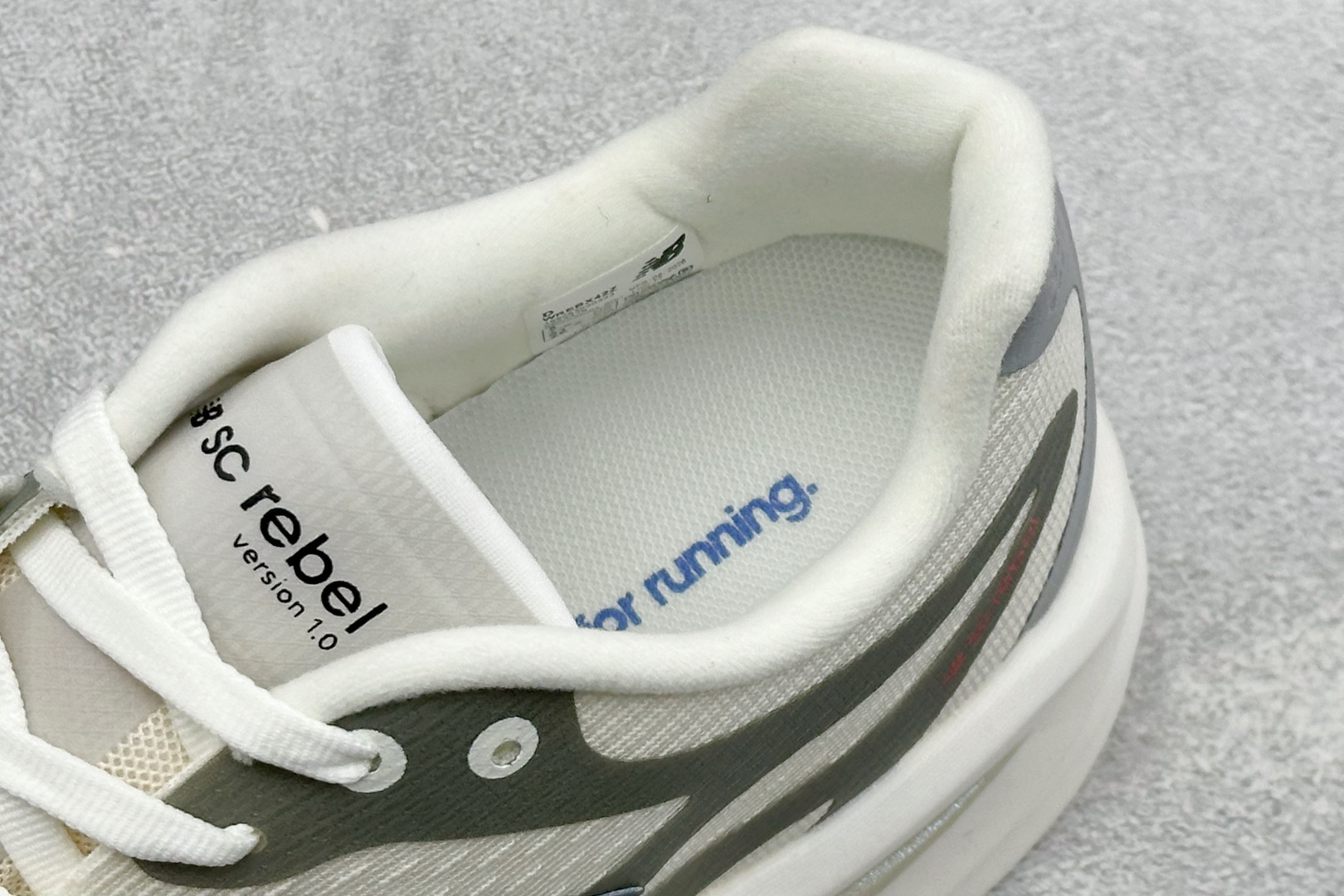 New Balance SuperComp Rebel 轻盈运动耐磨防滑低帮跑步鞋 货号：REBX42Z 尺码：36-4